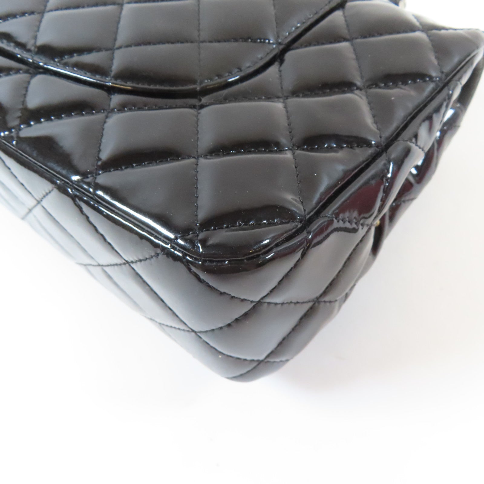 CHANEL 【激減優惠】菱格漆皮皮革Classic銀扣鏈帶肩背袋黑色