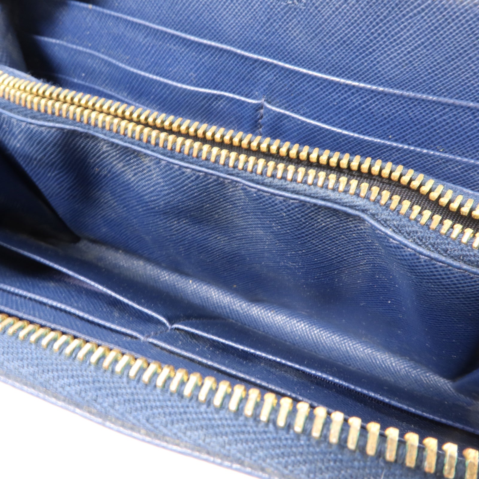 PRADA Saffiano皮革Round Zippy Long Wallet長錢包