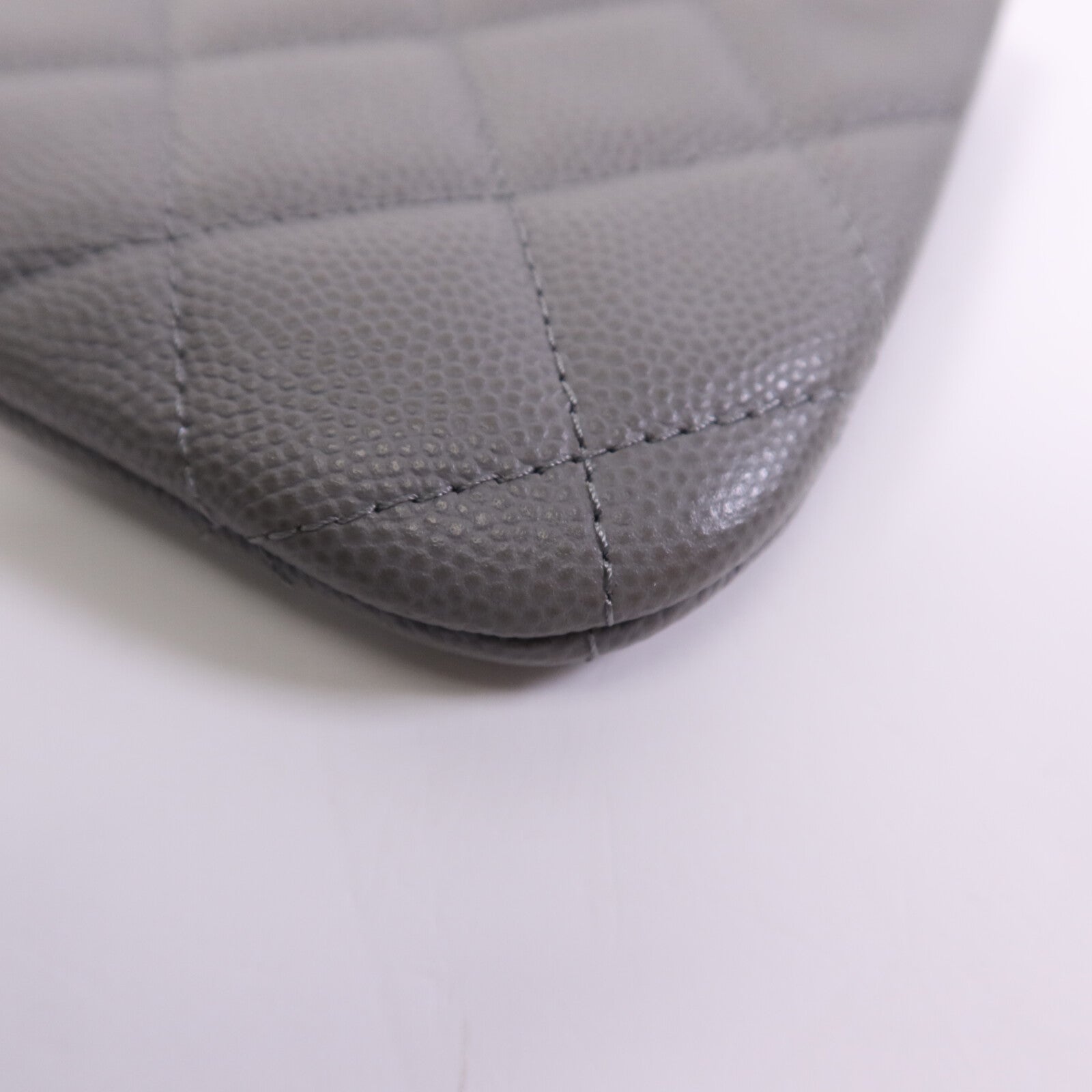 CHANEL 牛皮皮革Pouch金扣手拿包