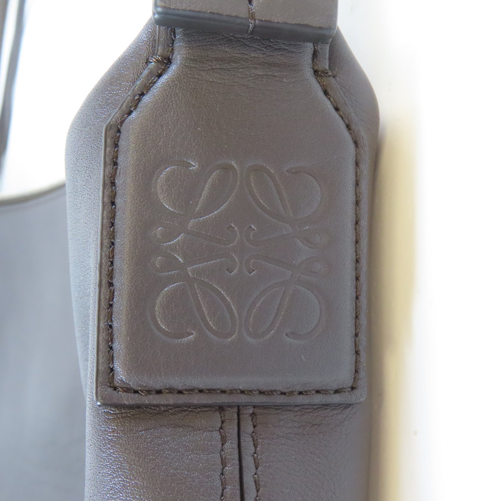 LOEWE 牛皮皮革Shoulder Bag銀扣肩背袋啡色