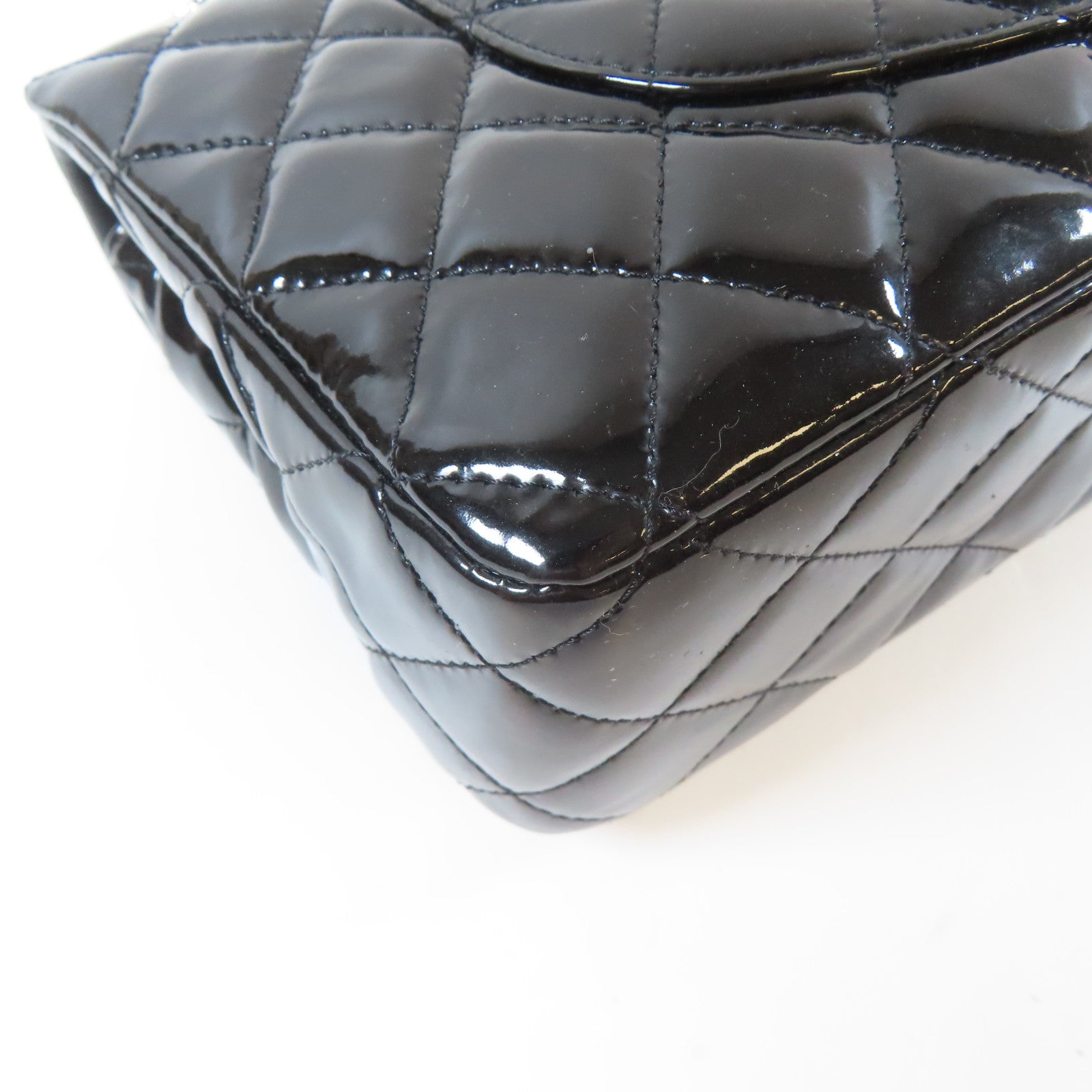 CHANEL 【激減優惠】菱格漆皮皮革Classic銀扣鏈帶肩背袋黑色