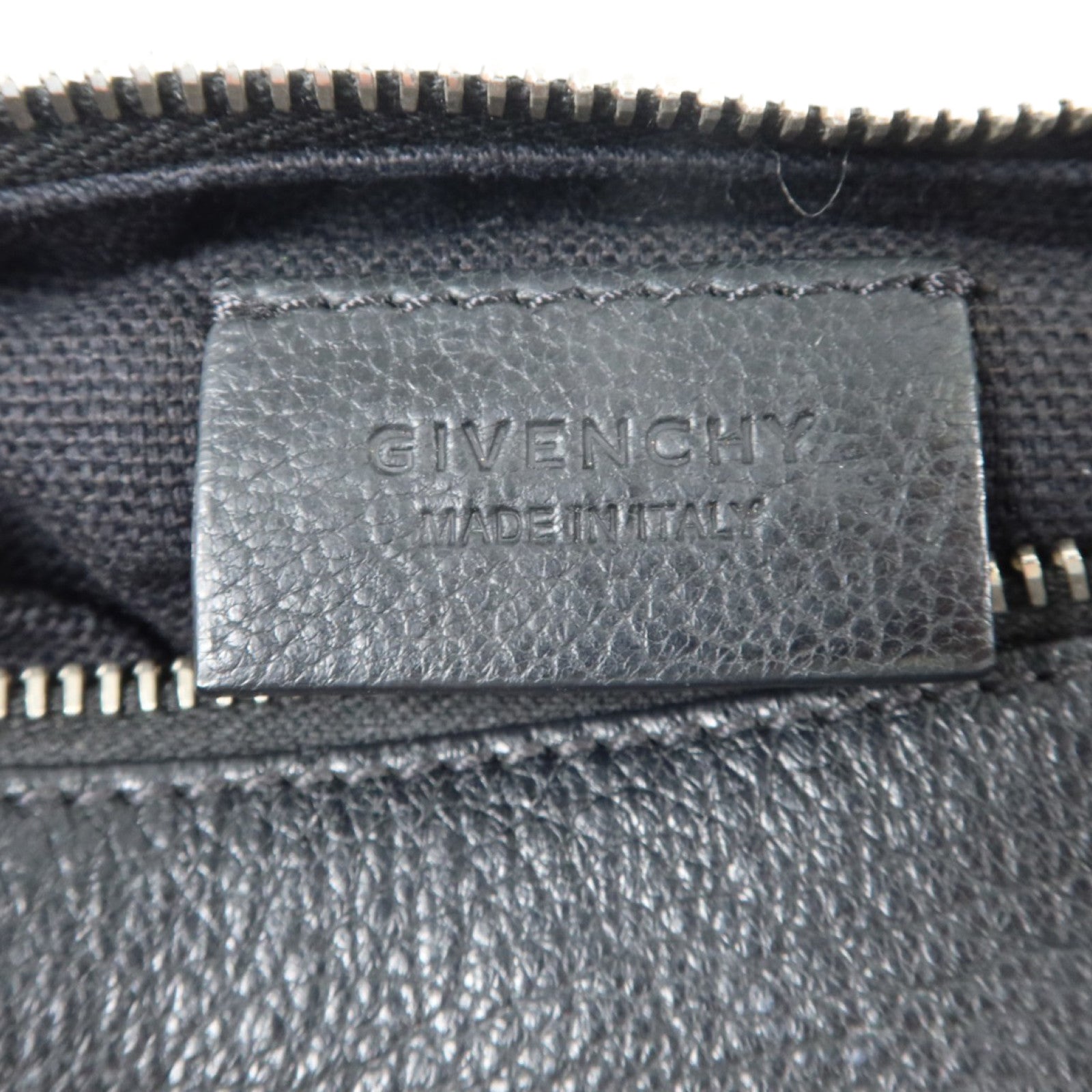 GIVENCHY 牛皮皮革Pandora Wristlet Pouch銀扣手拿包