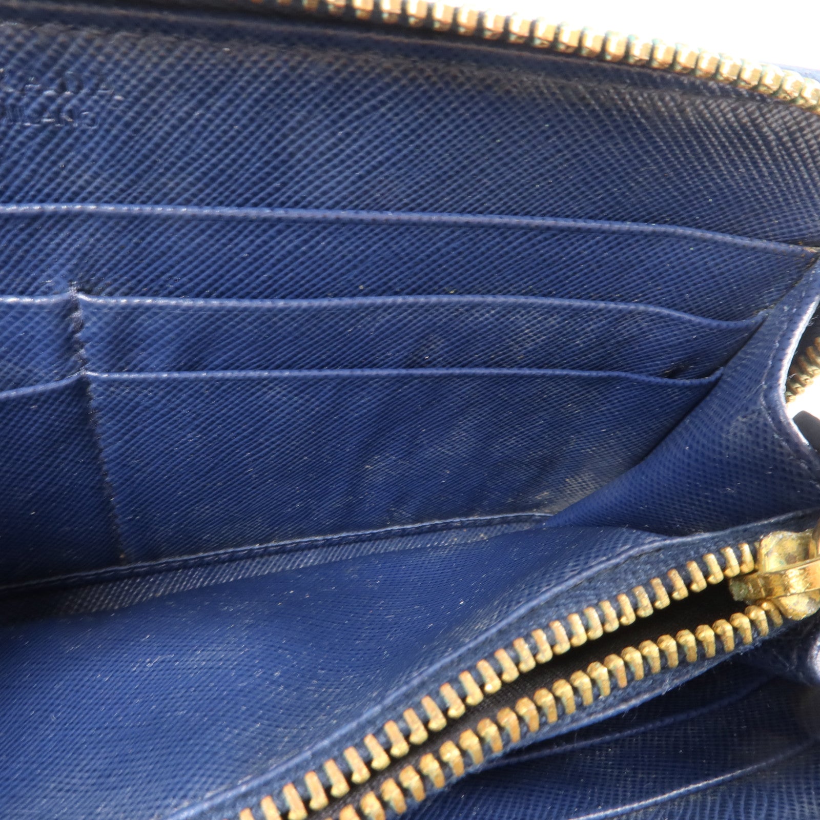 PRADA Saffiano皮革Round Zippy Long Wallet長錢包