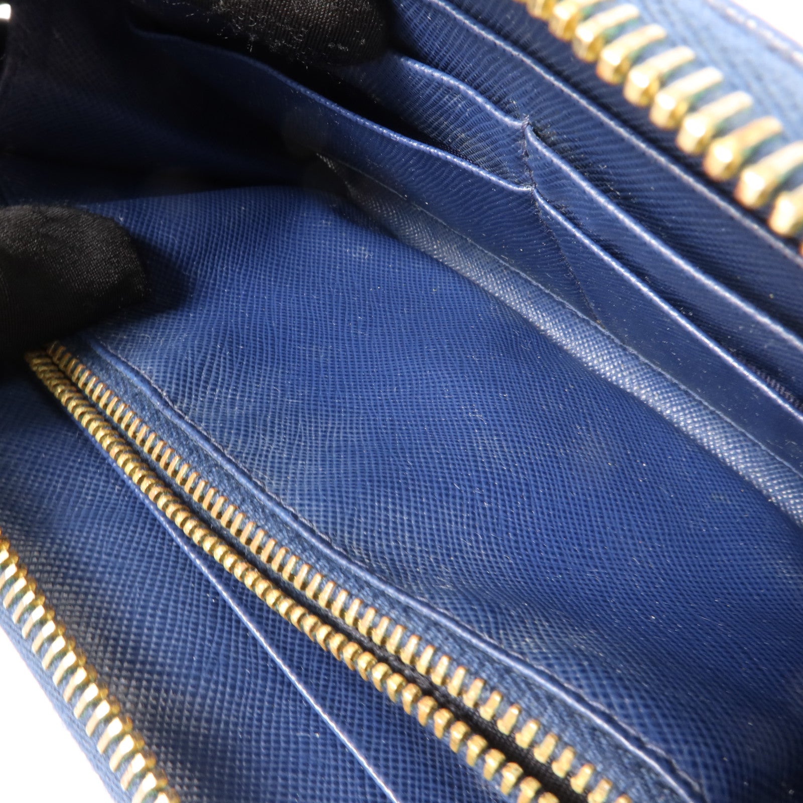 PRADA Saffiano皮革Round Zippy Long Wallet長錢包