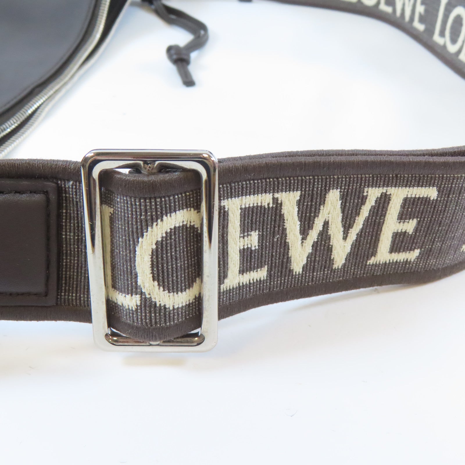 LOEWE 牛皮皮革Shoulder Bag銀扣肩背袋啡色