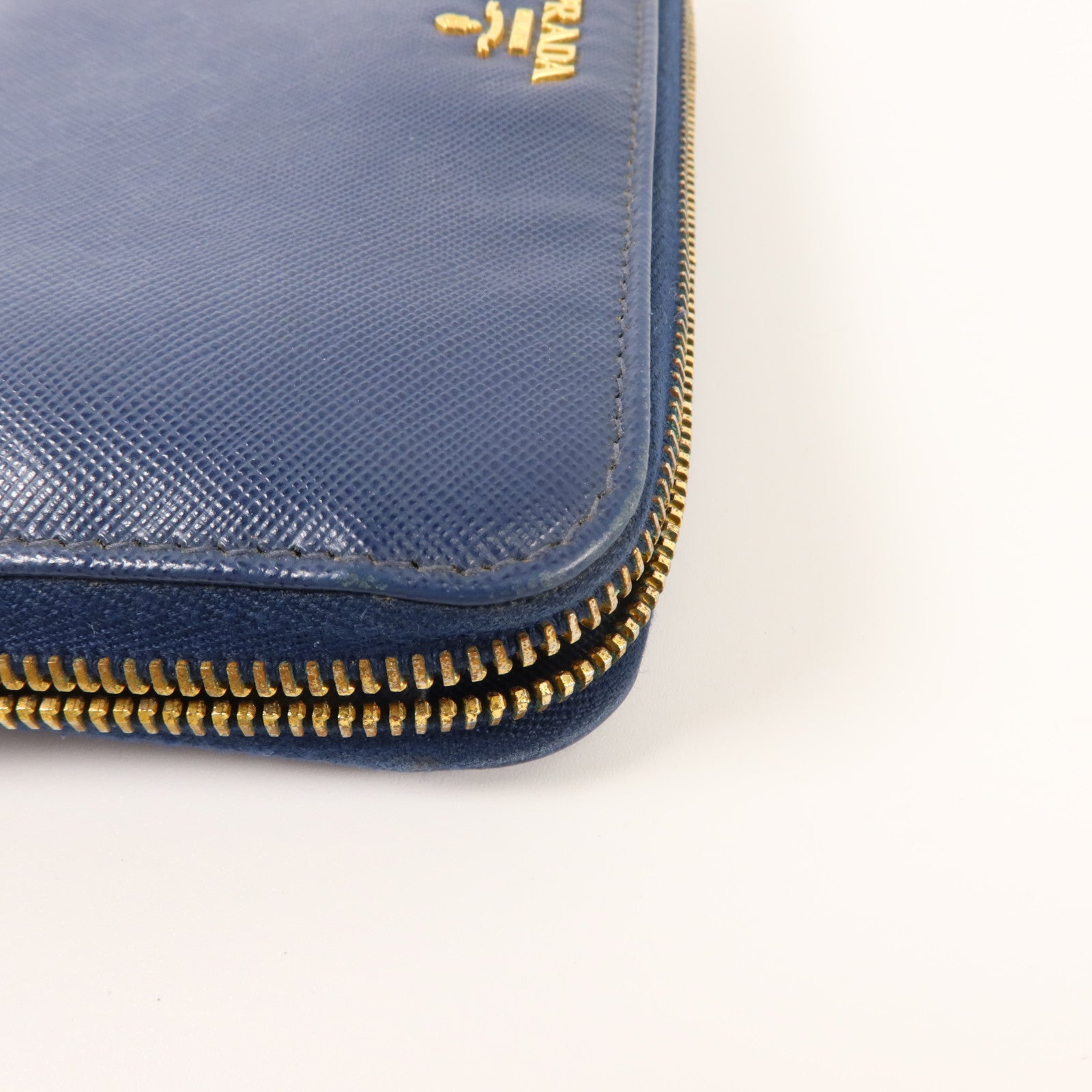 PRADA Saffiano皮革Round Zippy Long Wallet長錢包