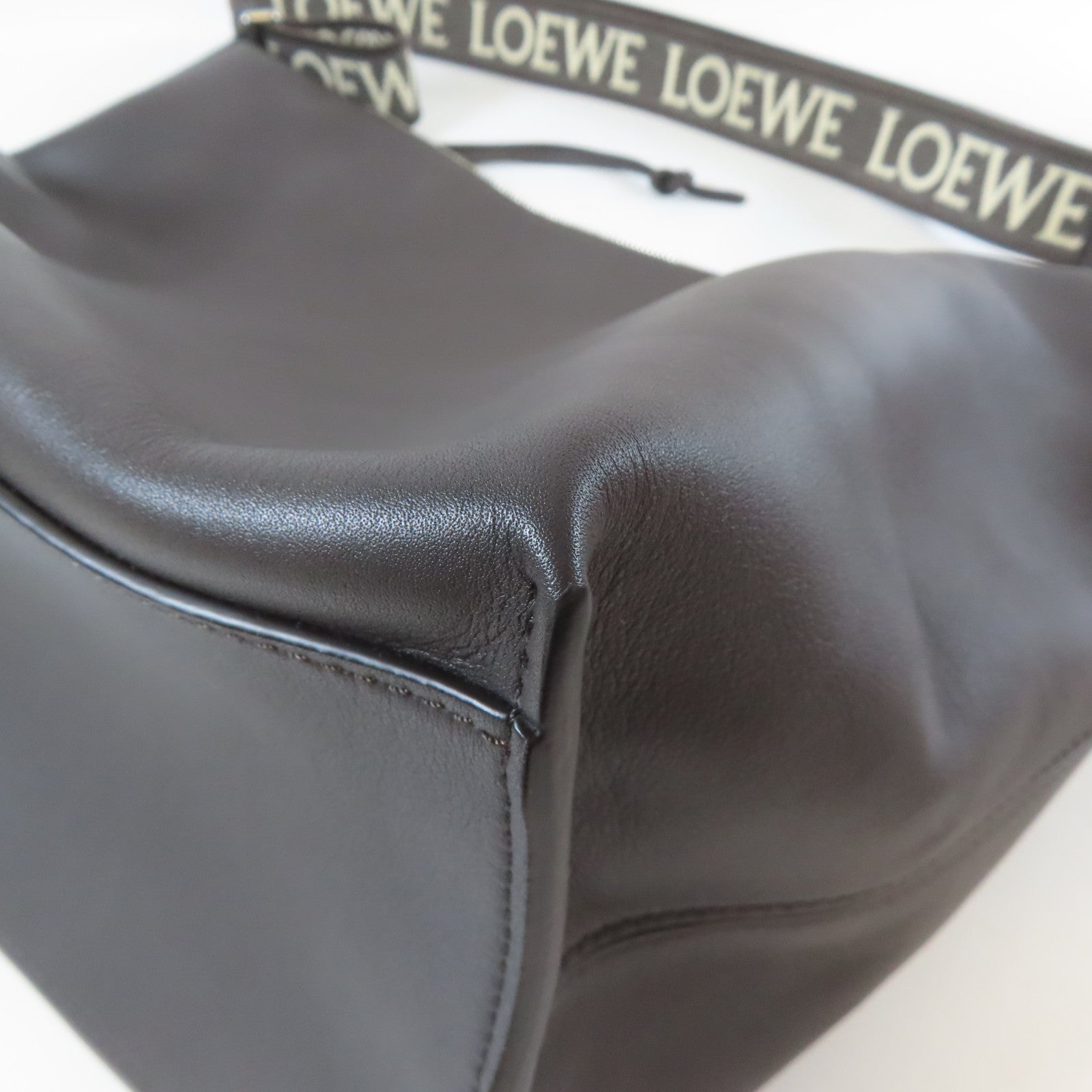 LOEWE 牛皮皮革Shoulder Bag銀扣肩背袋啡色