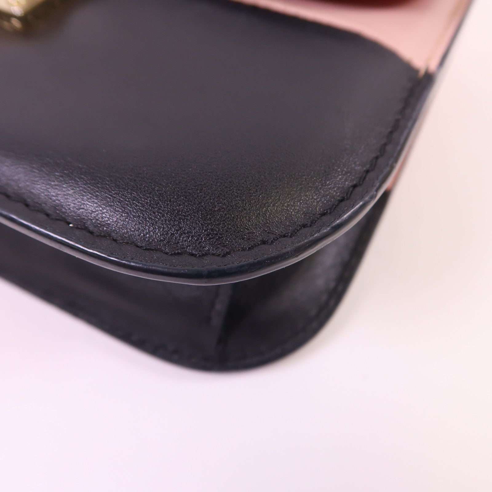Valentino 牛皮皮革Garavani Glam Lock金扣鏈帶肩背袋