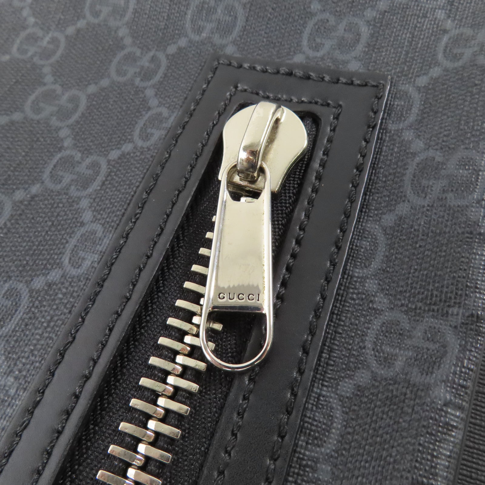 GUCCI 塗層帆布Black Sling Backpack銀扣斜孭袋