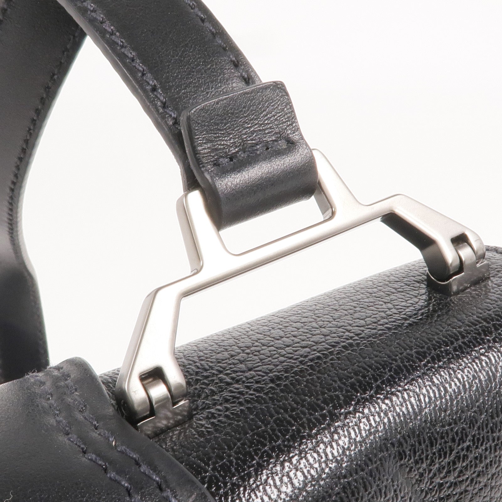 Miu Miu 山羊皮皮革Shoulder Bag銀扣肩背袋