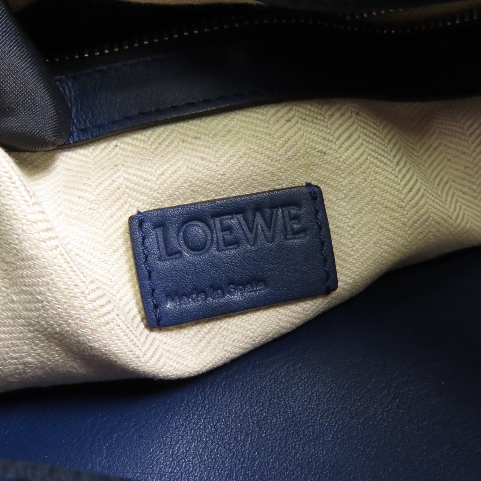 LOEWE 牛皮皮革Flamenco Knot Hobo銀扣肩背袋