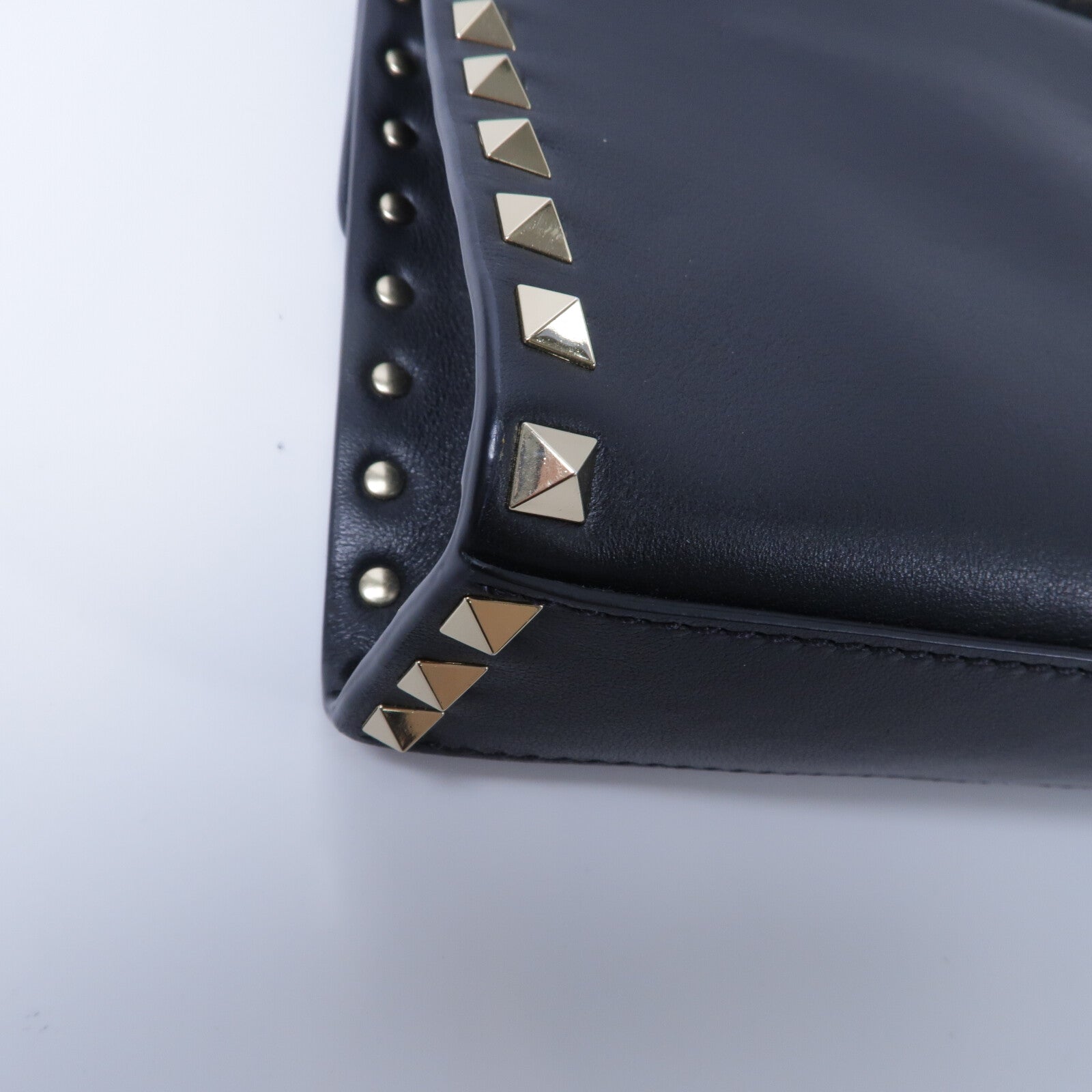 Valentino 牛皮皮革Rockstud Corssbody肩背袋