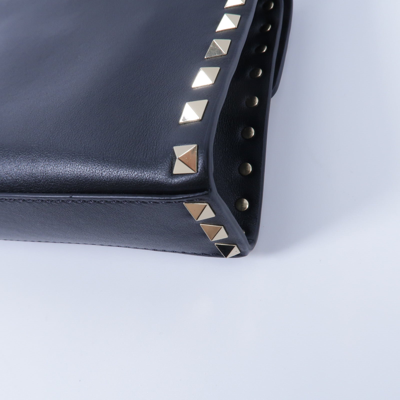 Valentino 牛皮皮革Rockstud Corssbody肩背袋