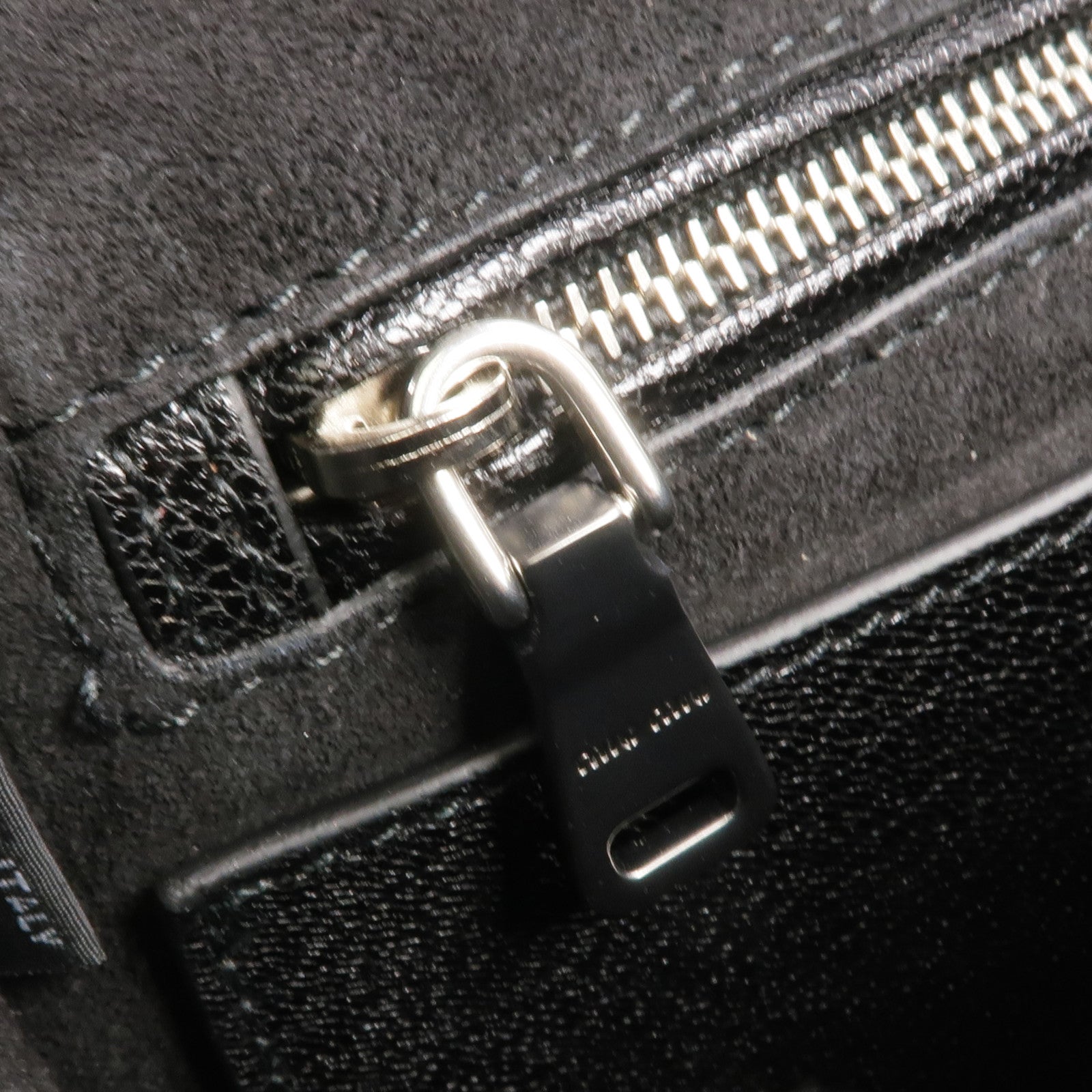 Miu Miu 山羊皮皮革Shoulder Bag銀扣肩背袋