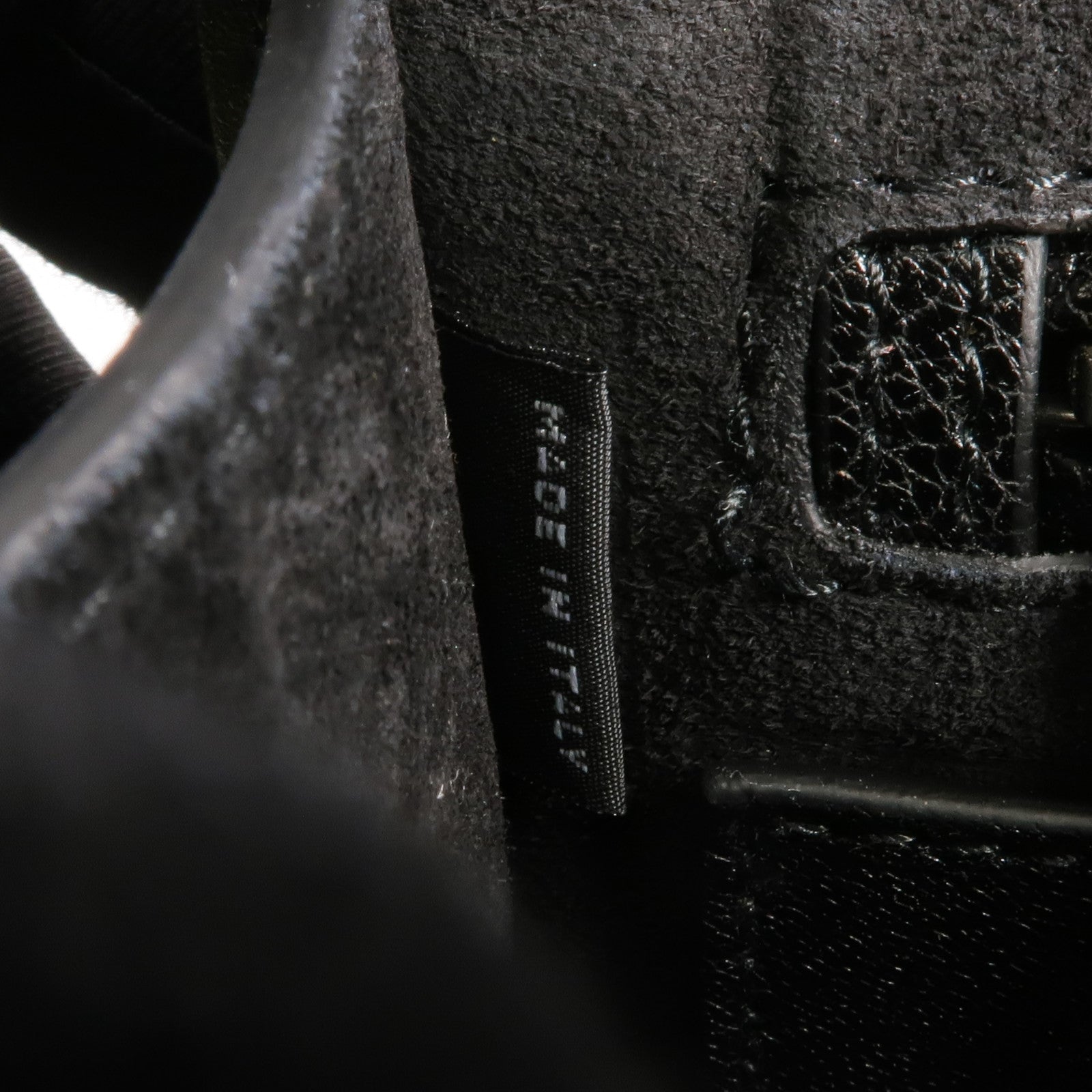 Miu Miu 山羊皮皮革Shoulder Bag銀扣肩背袋