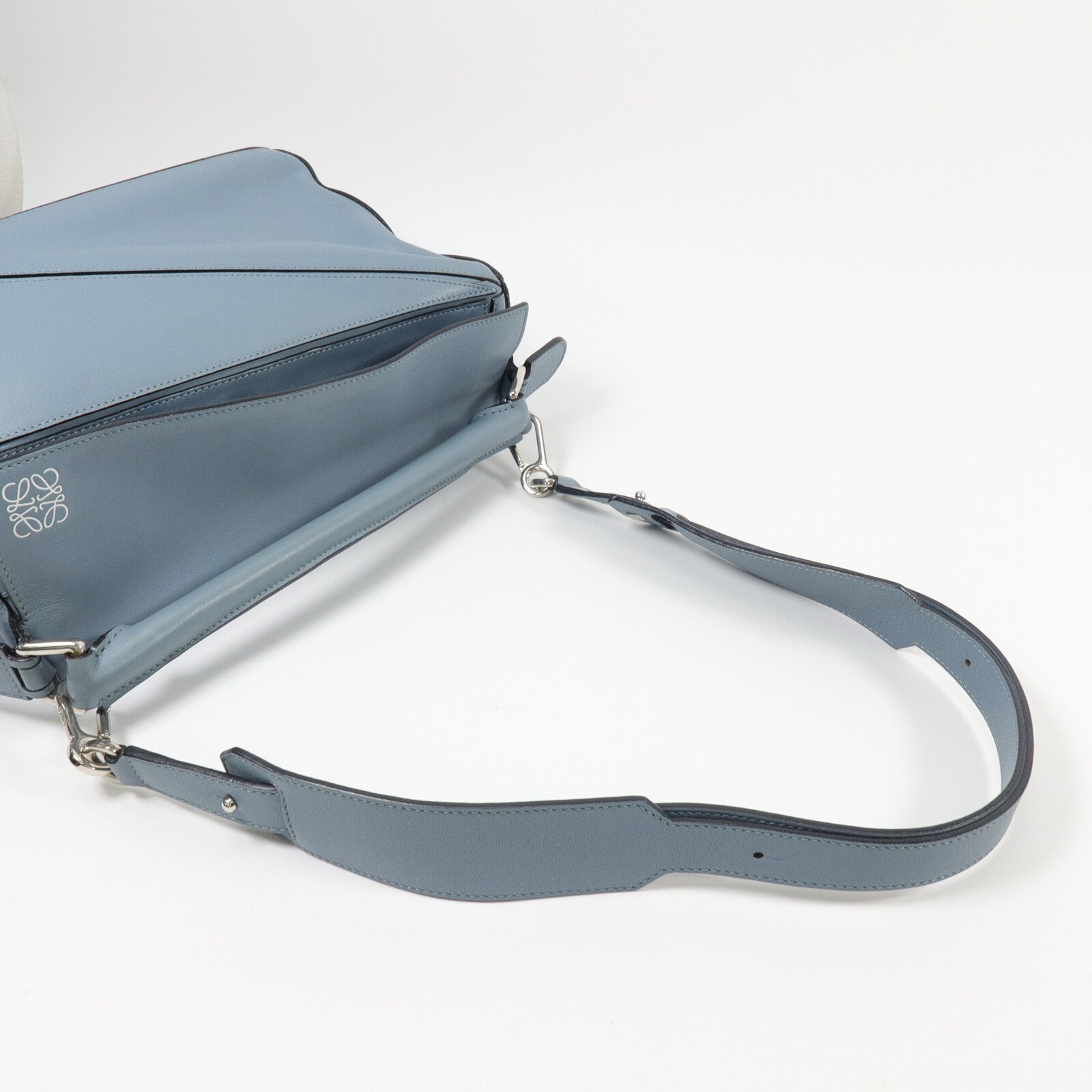 LOEWE 牛皮皮革Puzzle Medium手挽肩背兩用袋
