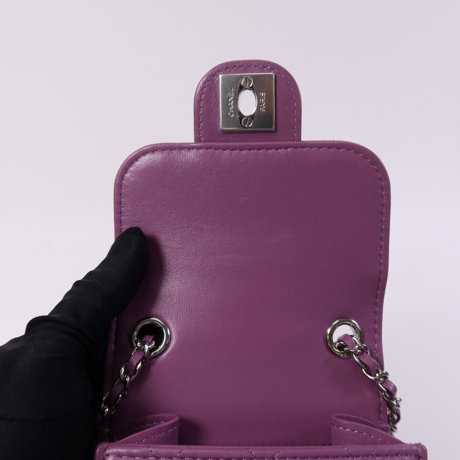 CHANEL 羊皮皮革Phone Holder銀扣鏈帶肩背袋