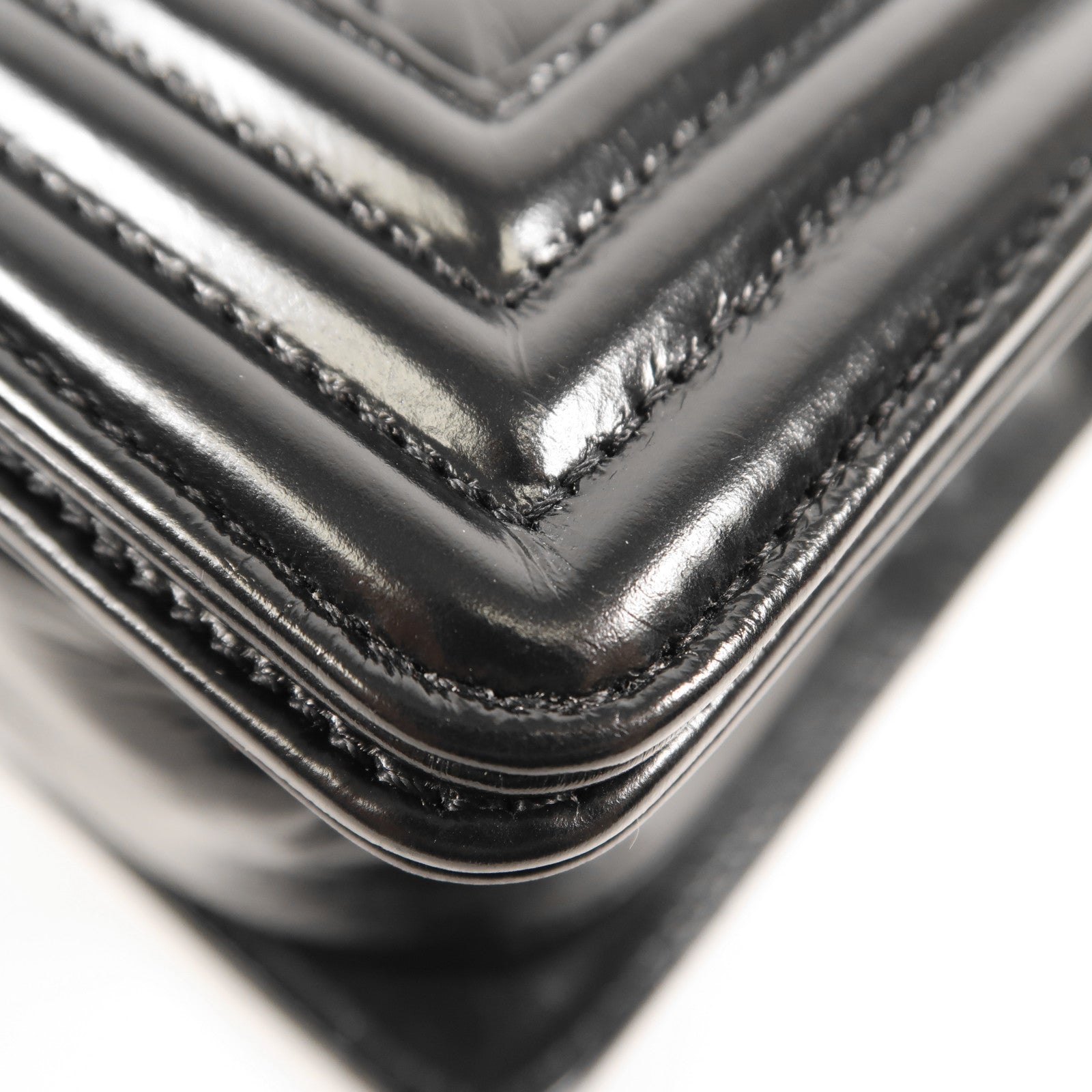 CHANEL 牛皮皮革Boy Chanel金扣肩背袋