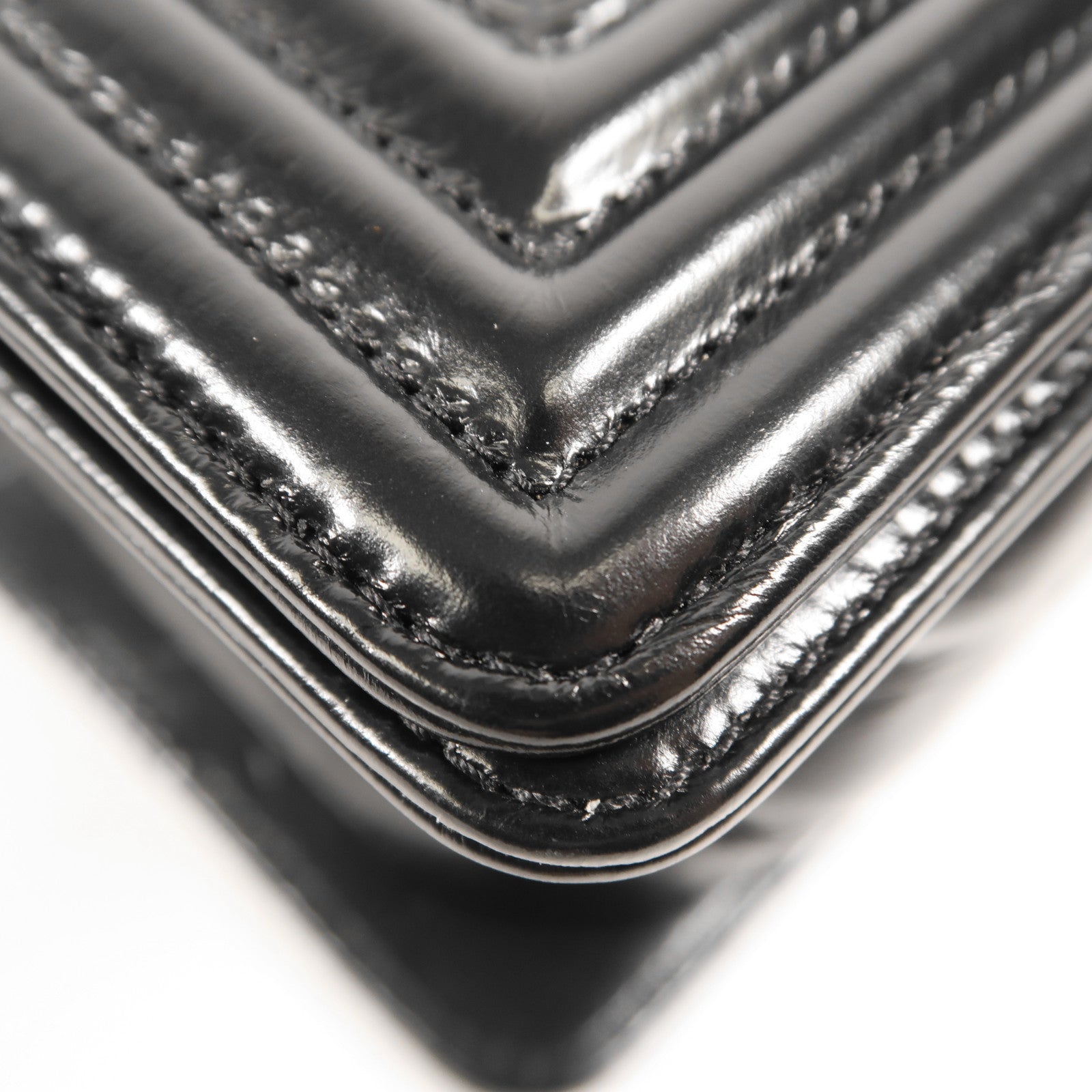 CHANEL 牛皮皮革Boy Chanel金扣肩背袋