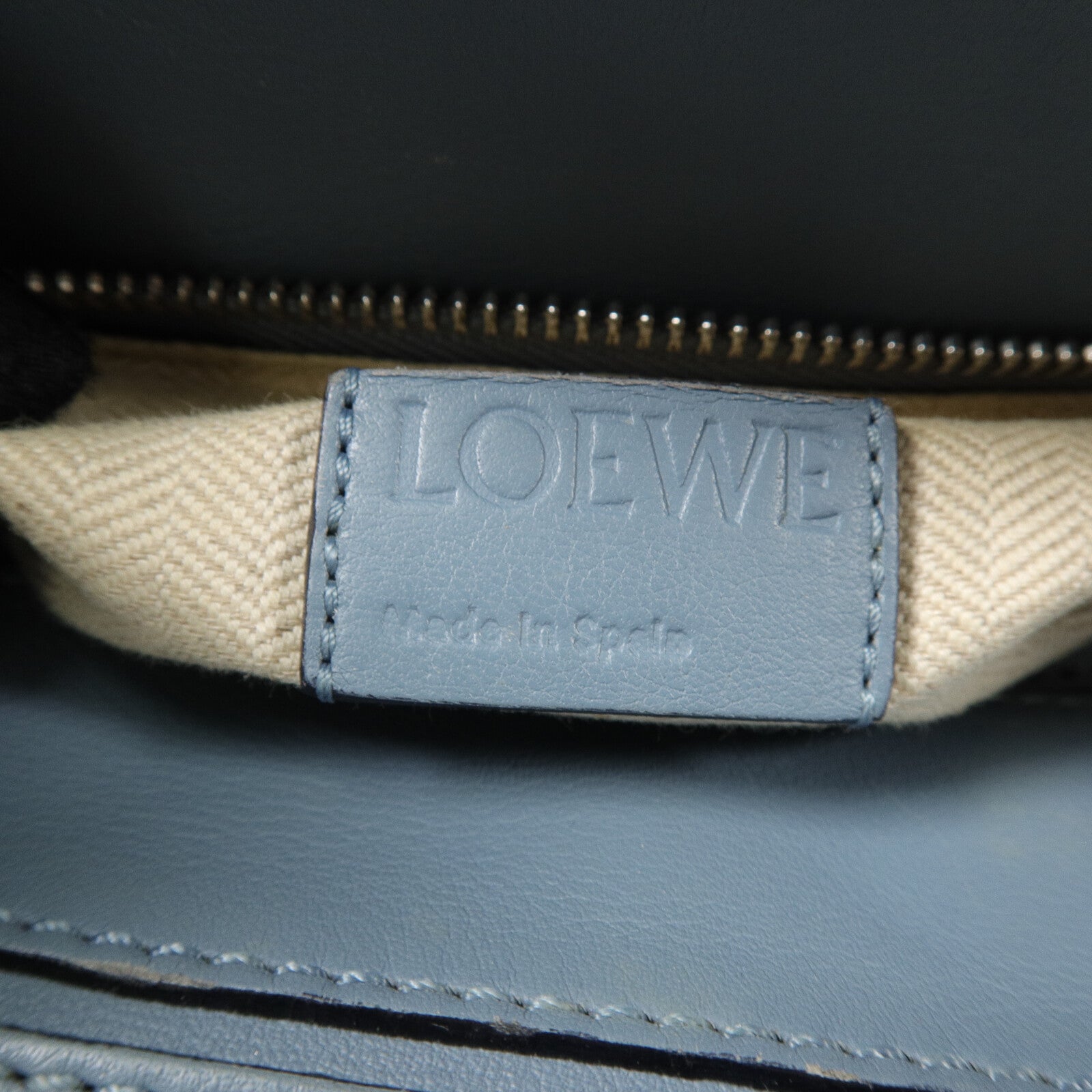 LOEWE 牛皮皮革Puzzle Medium手挽肩背兩用袋