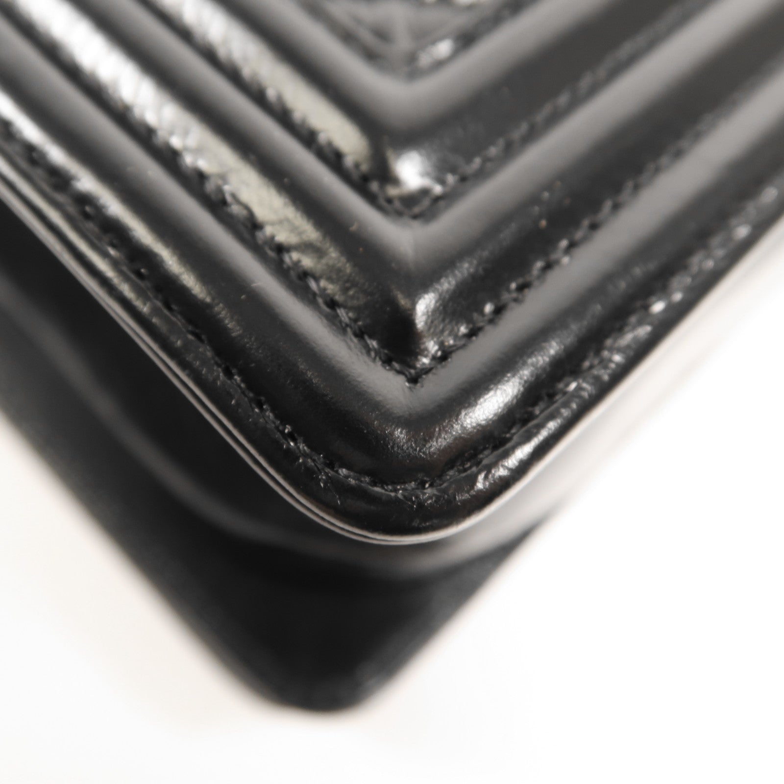 CHANEL 牛皮皮革Boy Chanel金扣肩背袋