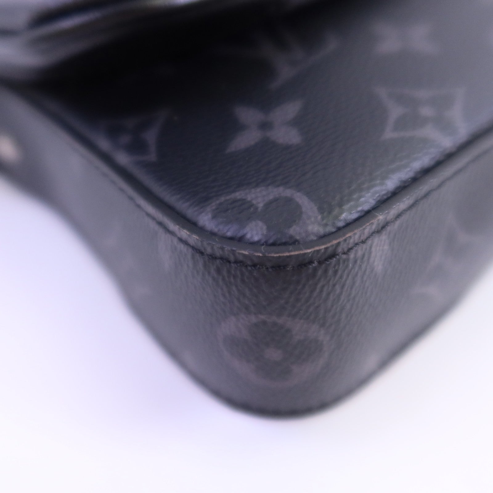 LOUIS VUITTON Monogram Eclipse Reverse Trio Messenger銀扣肩背袋灰色