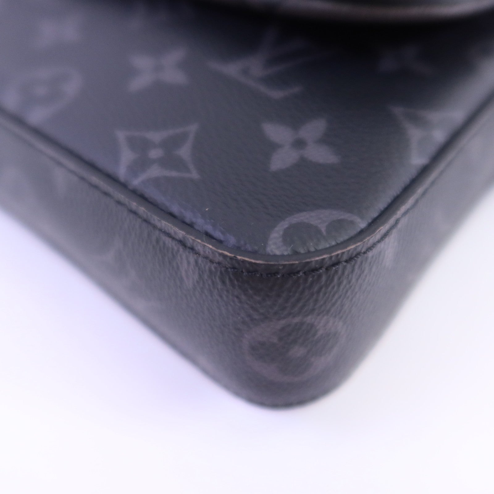 LOUIS VUITTON Monogram Eclipse Reverse Trio Messenger銀扣肩背袋灰色