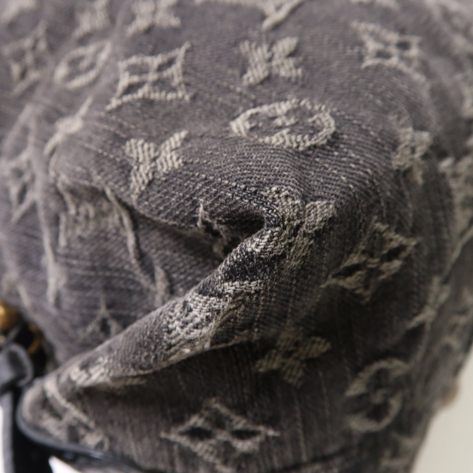LOUIS VUITTON Monogram Denim Neo Cabby MM金扣肩背袋黑色