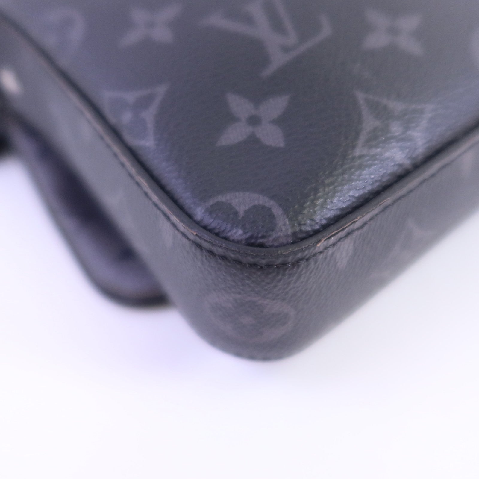 LOUIS VUITTON Monogram Eclipse Reverse Trio Messenger銀扣肩背袋灰色