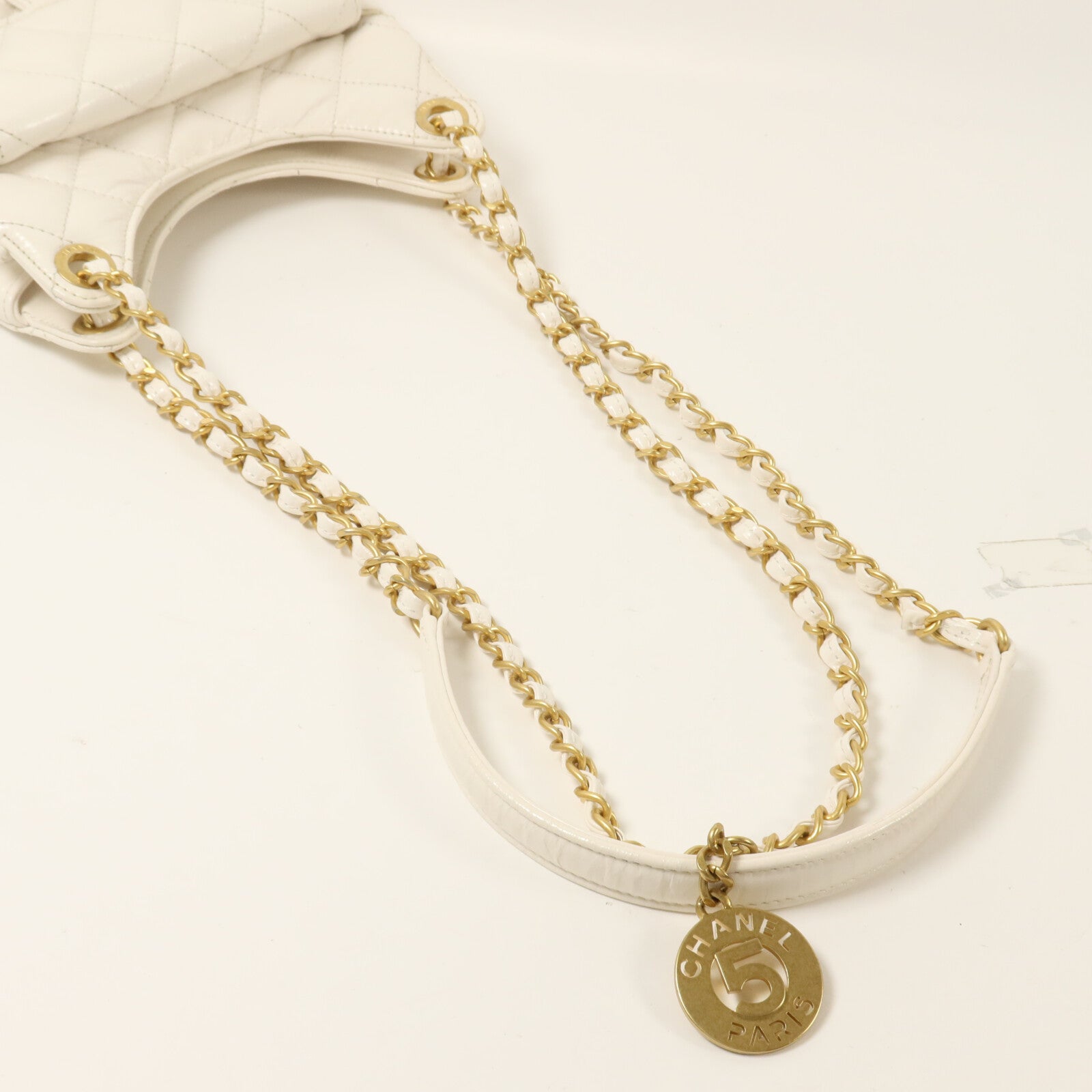 CHANEL 牛皮皮革Wavy CC Hobo鏈帶肩背袋