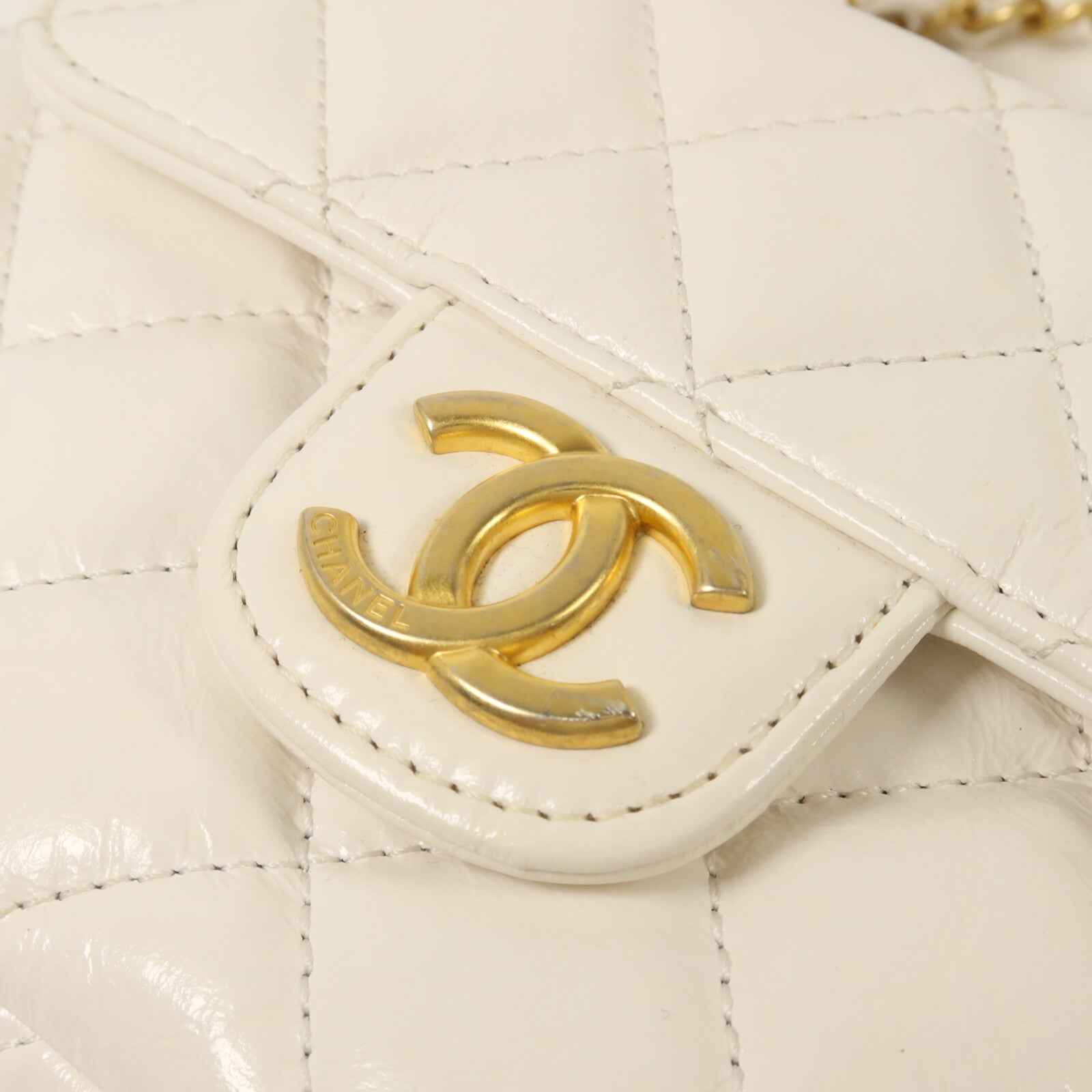 CHANEL 牛皮皮革Wavy CC Hobo鏈帶肩背袋