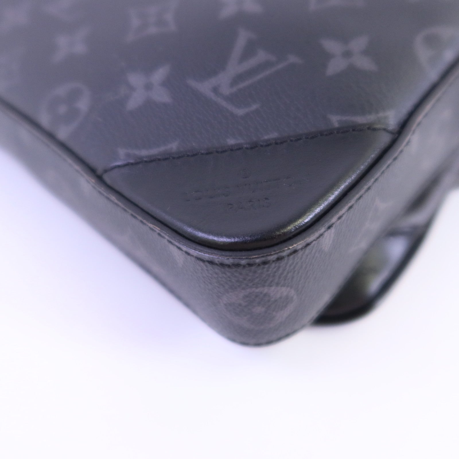 LOUIS VUITTON Monogram Eclipse Reverse Trio Messenger銀扣肩背袋灰色