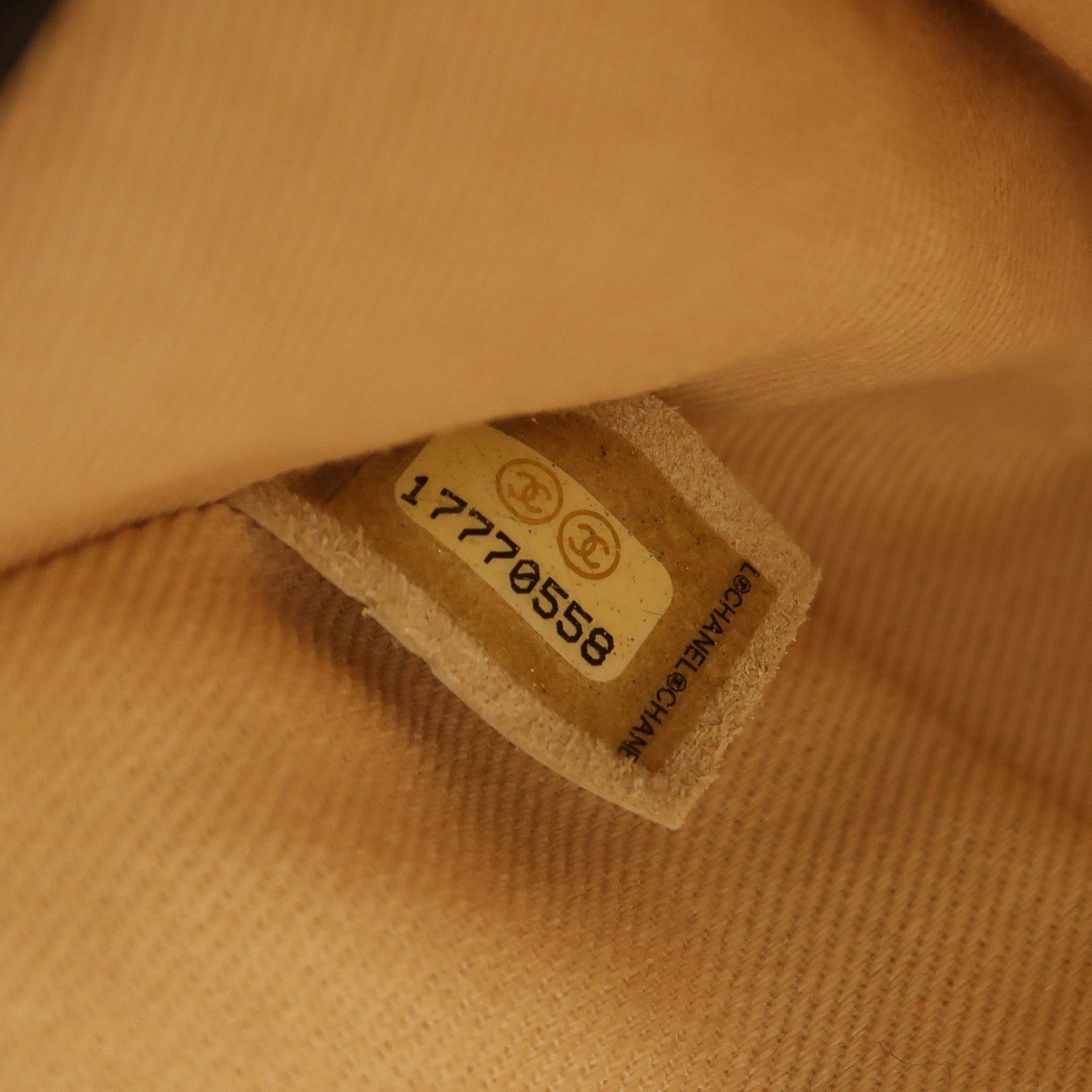 CHANEL 牛皮皮革Boy Chanel金扣肩背袋