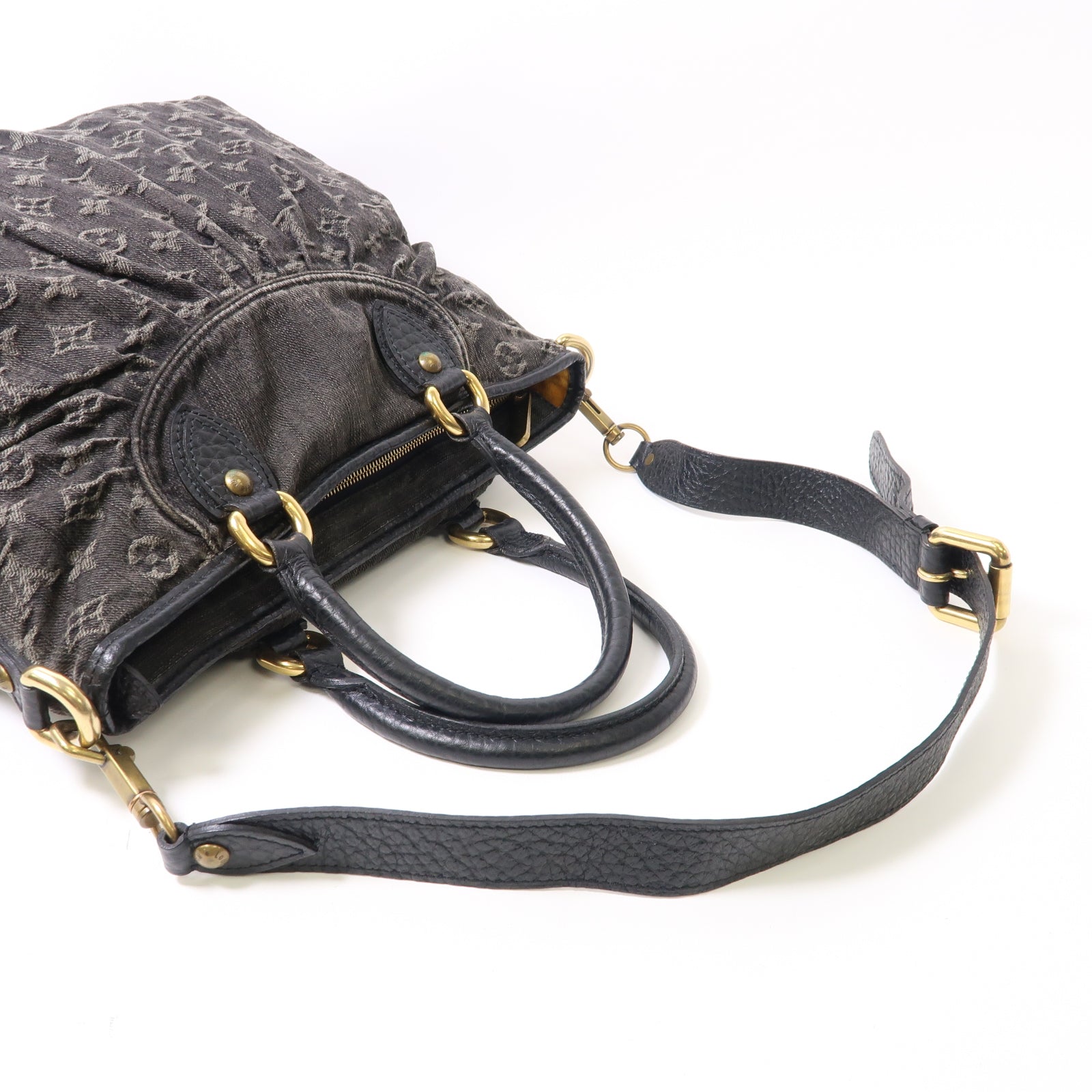 LOUIS VUITTON Monogram Denim Neo Cabby MM金扣肩背袋黑色
