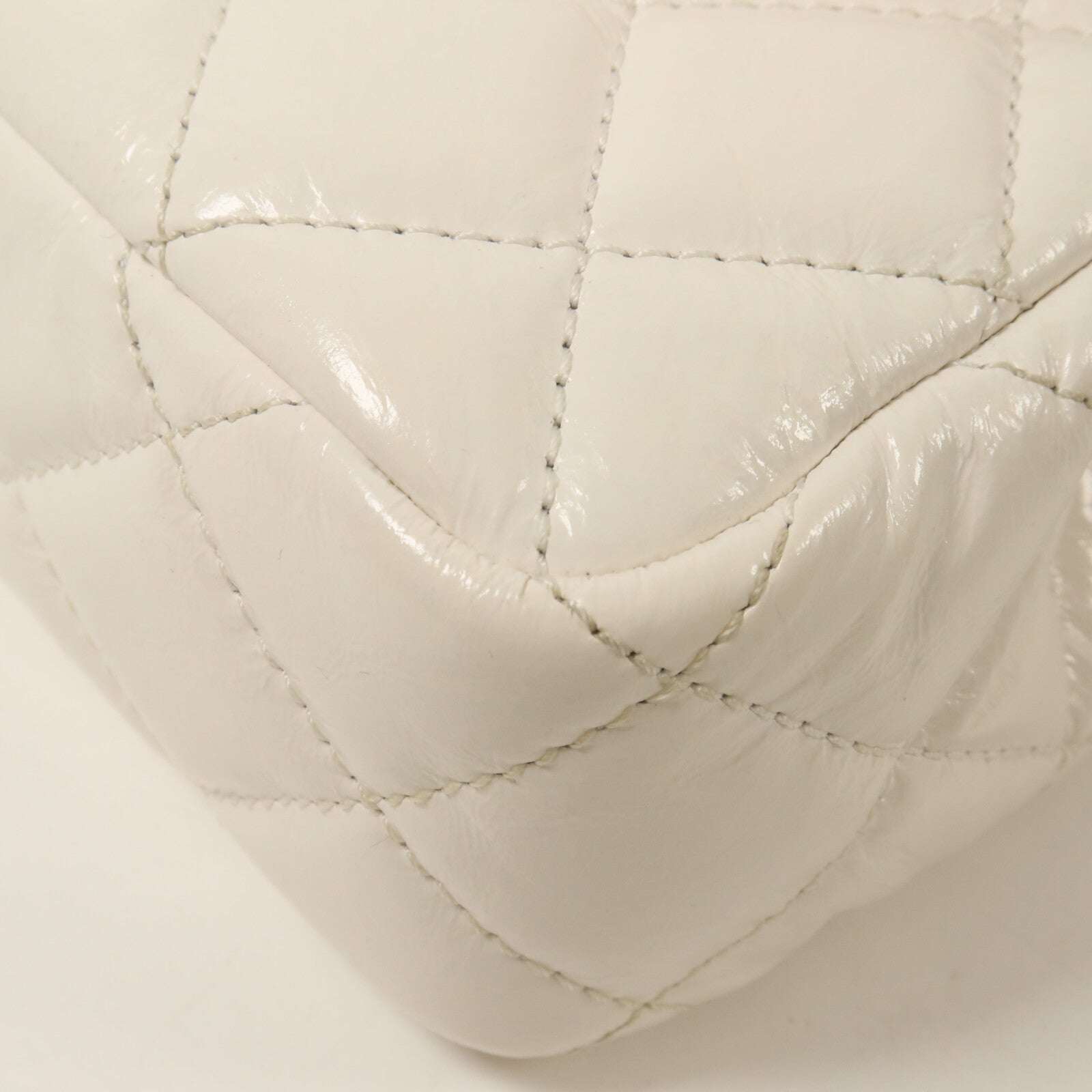 CHANEL 牛皮皮革Wavy CC Hobo鏈帶肩背袋