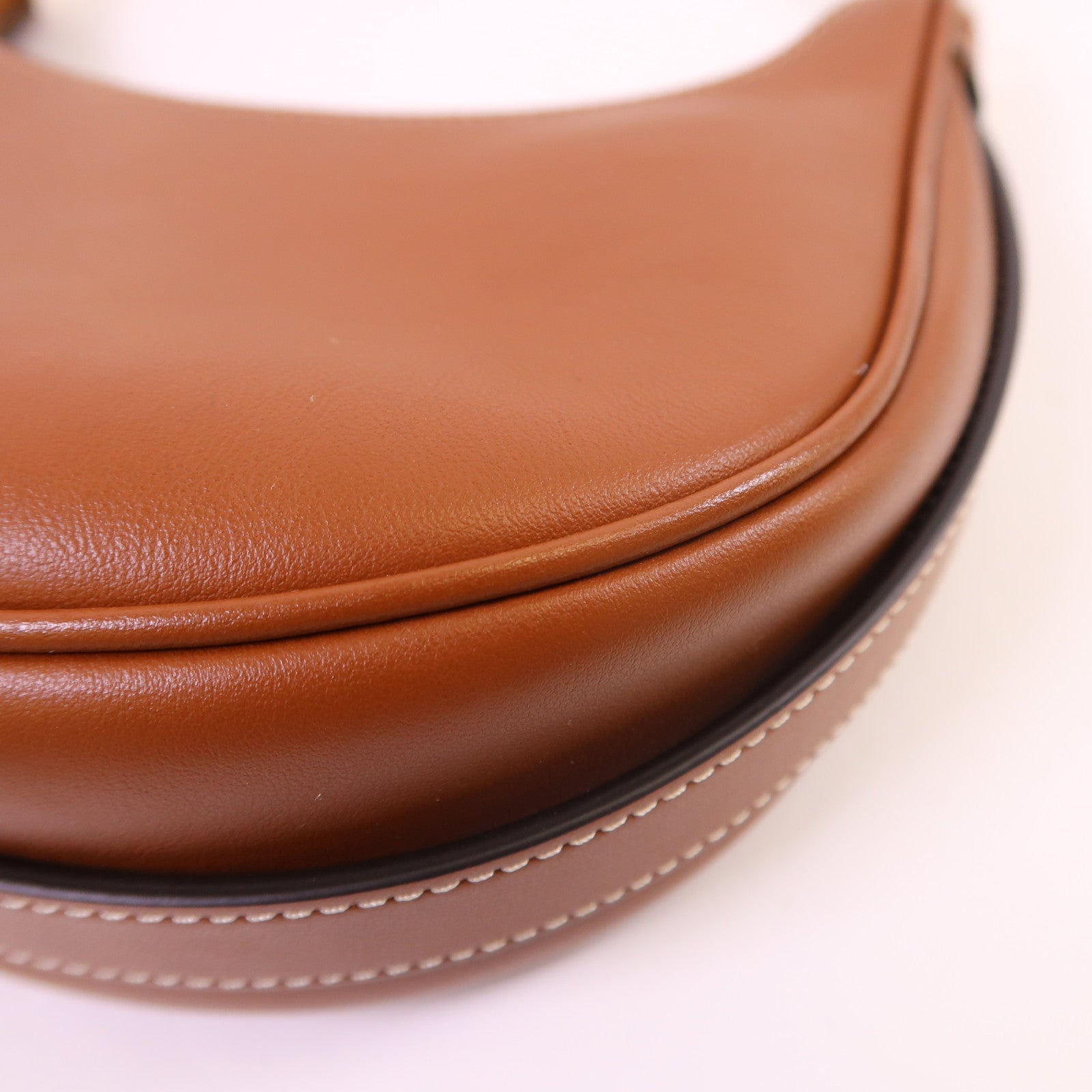 CELINE 牛皮皮革Ava金扣肩背袋