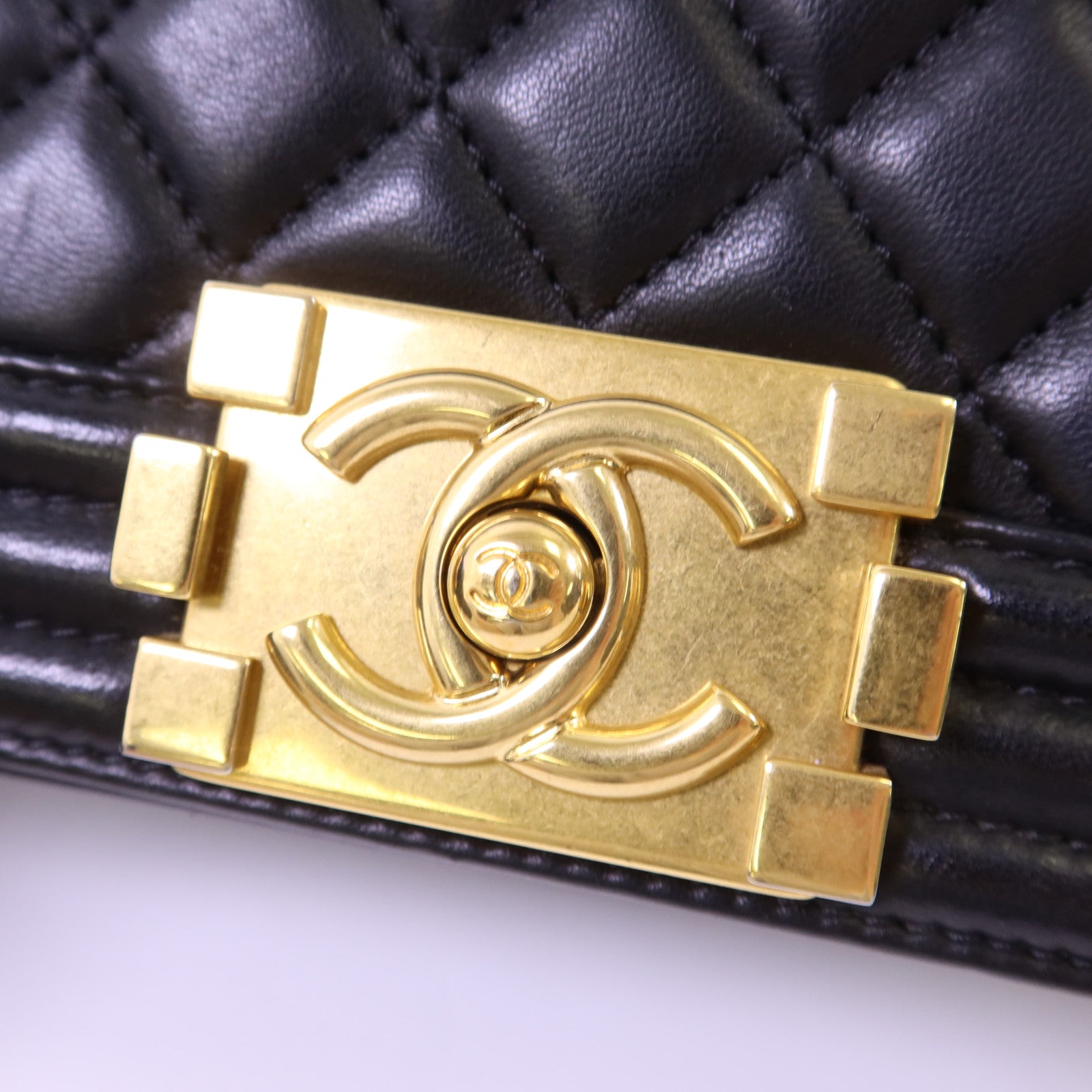 CHANEL 羊皮皮革Boy 25金扣鏈帶肩背袋