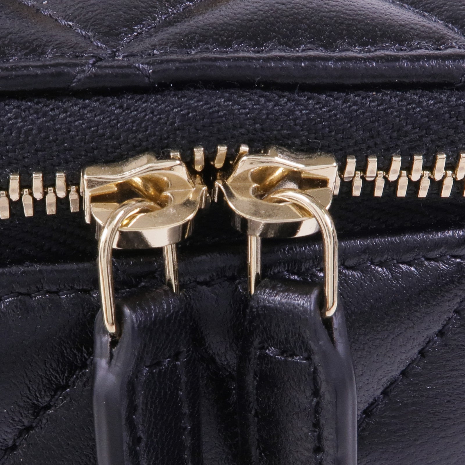 CHANEL 羊皮皮革Vanity Case金扣鏈帶手挽肩背兩用袋