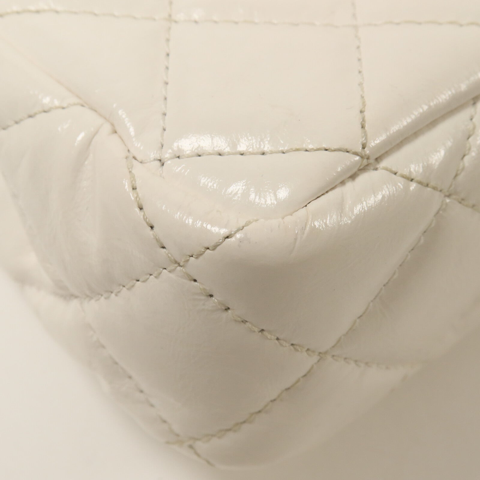 CHANEL 牛皮皮革Wavy CC Hobo鏈帶肩背袋