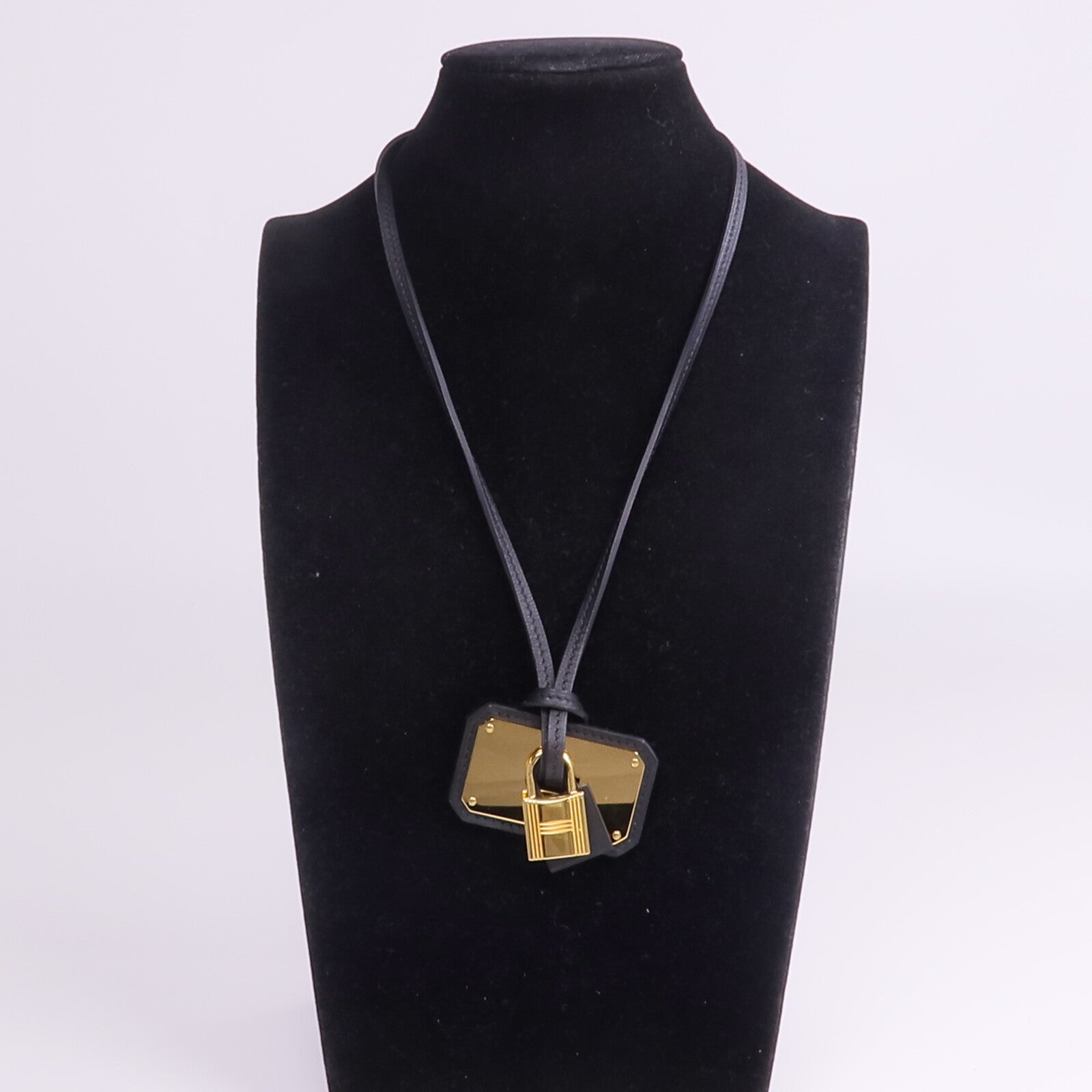 HERMES Swift皮革O'Kelly GM Pendant金扣項鍊Noir
