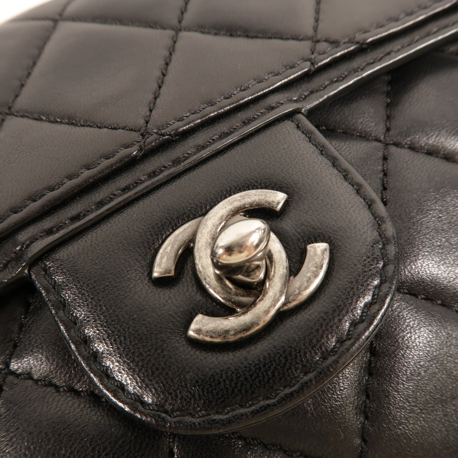 CHANEL 羊皮皮革Citizen Zip Flap肩背袋
