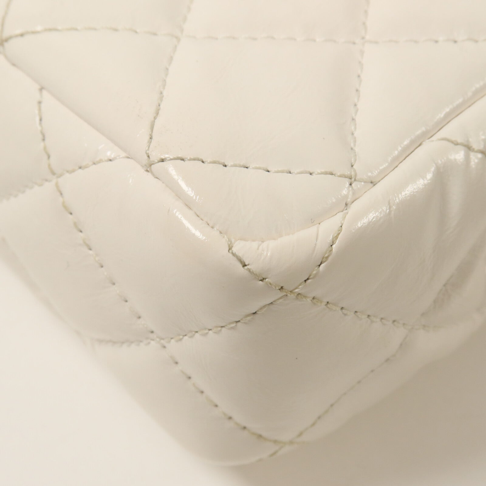 CHANEL 牛皮皮革Wavy CC Hobo鏈帶肩背袋