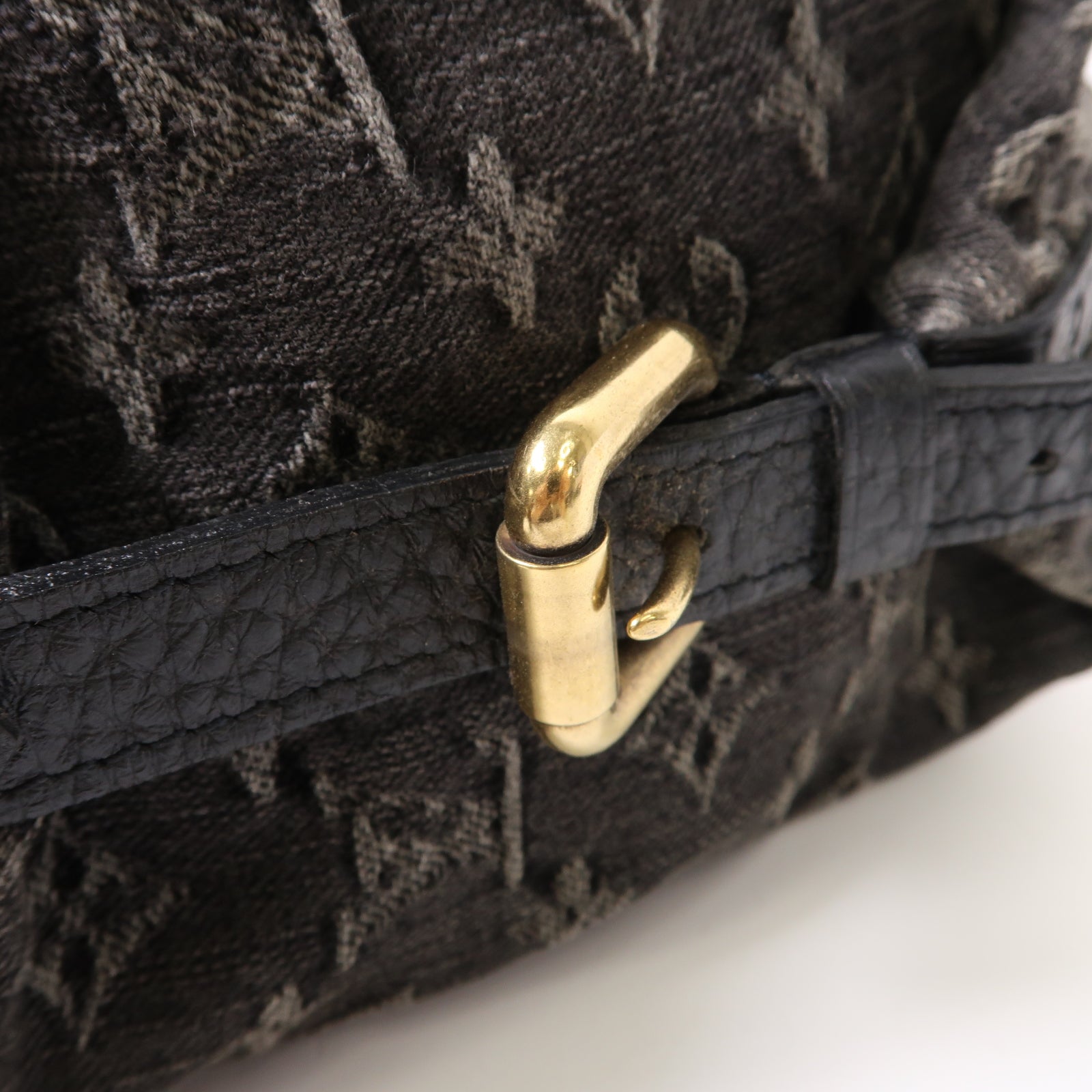 LOUIS VUITTON Monogram Denim Neo Cabby MM金扣肩背袋黑色