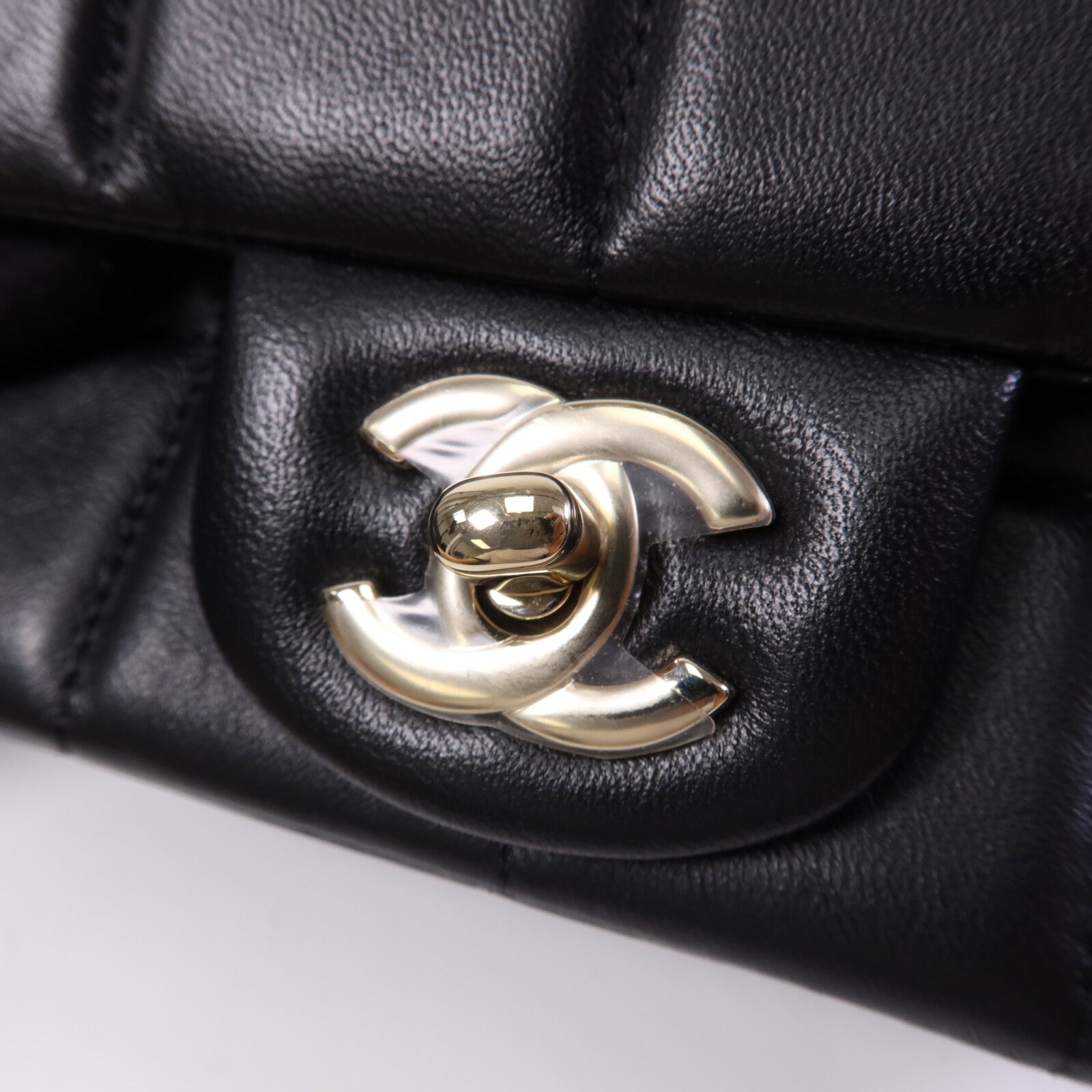 CHANEL 羊皮皮革Chocolate Bar Mini Flap金扣鏈帶肩背袋