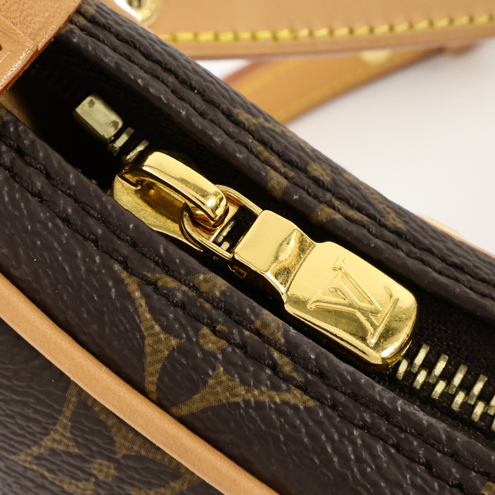 LOUIS VUITTON Monogram Loop肩背袋