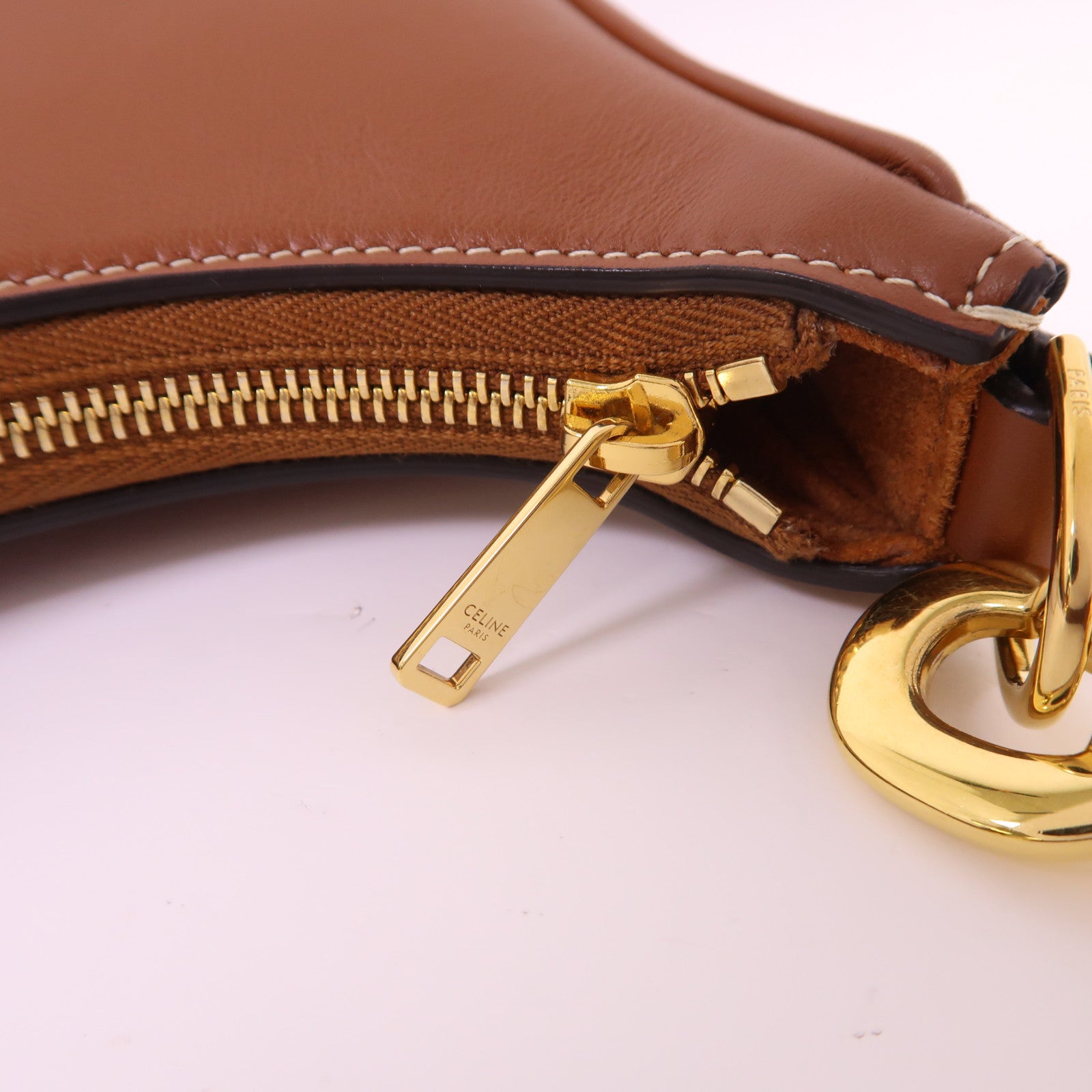 CELINE 牛皮皮革Ava金扣肩背袋