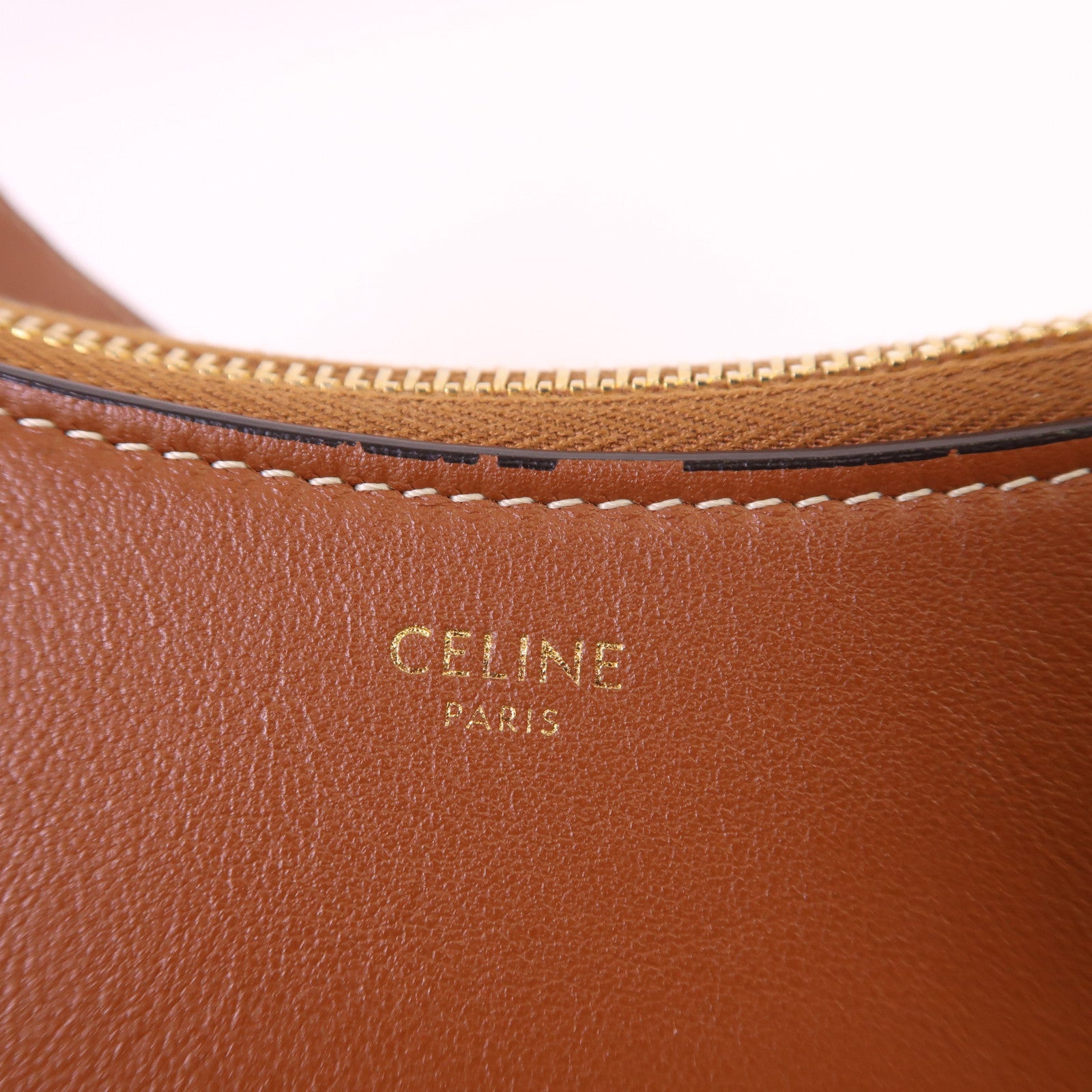 CELINE 牛皮皮革Ava金扣肩背袋