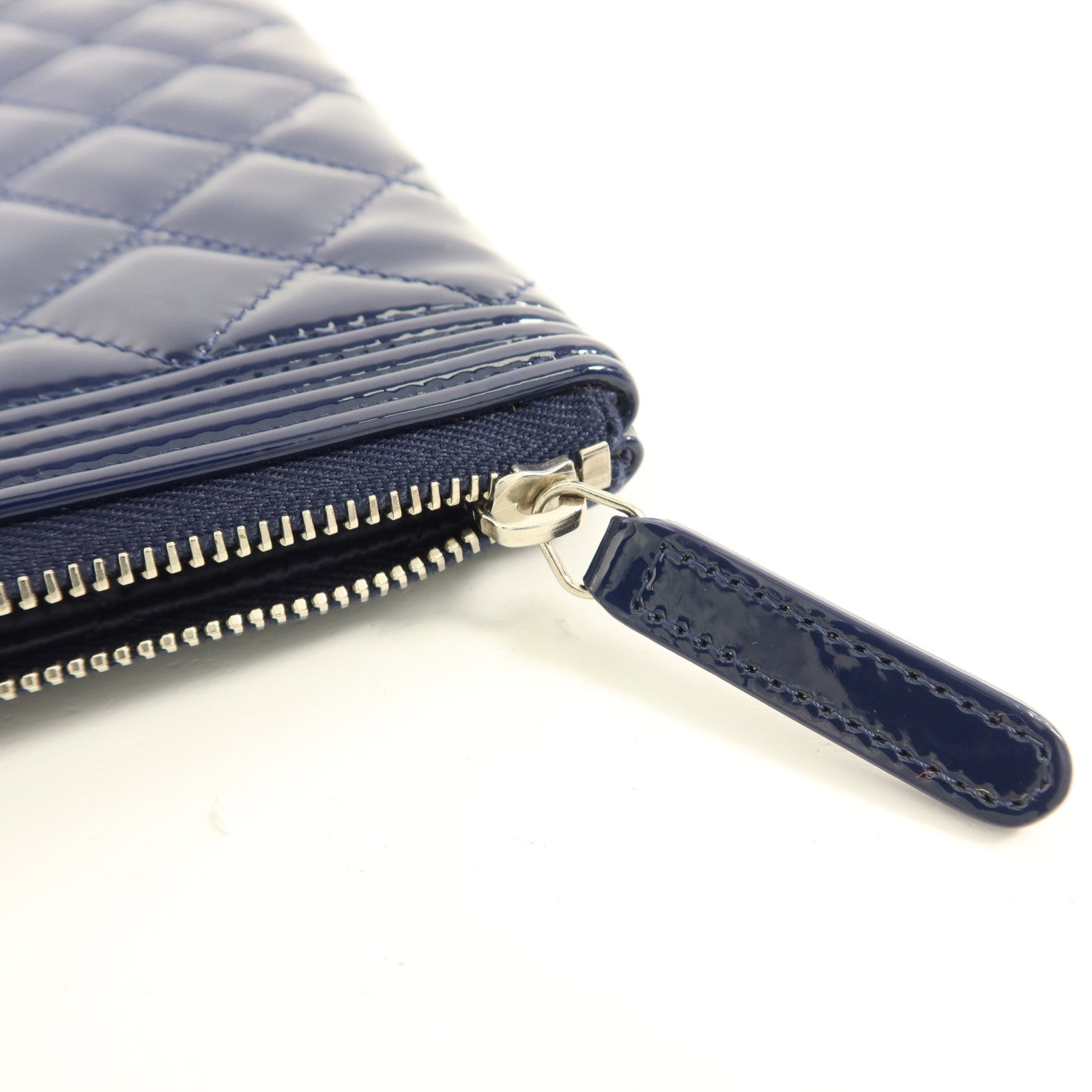 CHANEL 漆皮皮革Pouch銀扣小袋