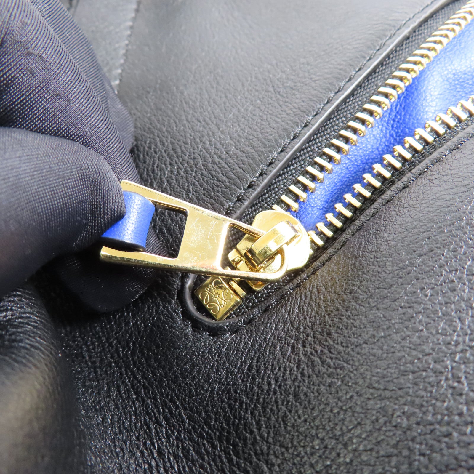 LOEWE 牛皮皮革Hammock Medium金扣手挽肩背兩用袋