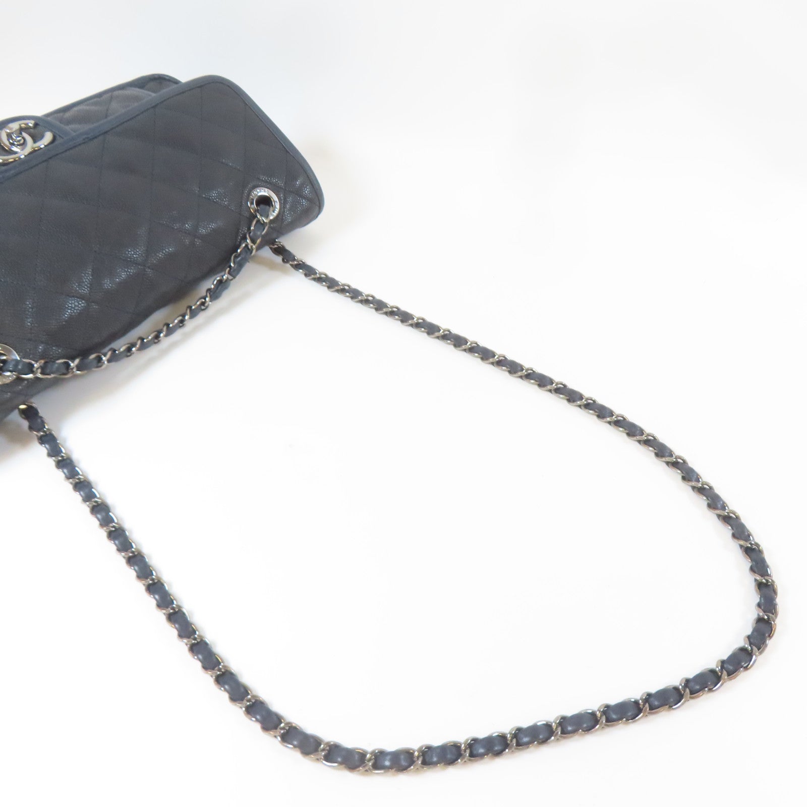 CHANEL 菱格Caviar皮革French Riviera Flap銀扣鏈帶肩背袋深藍色